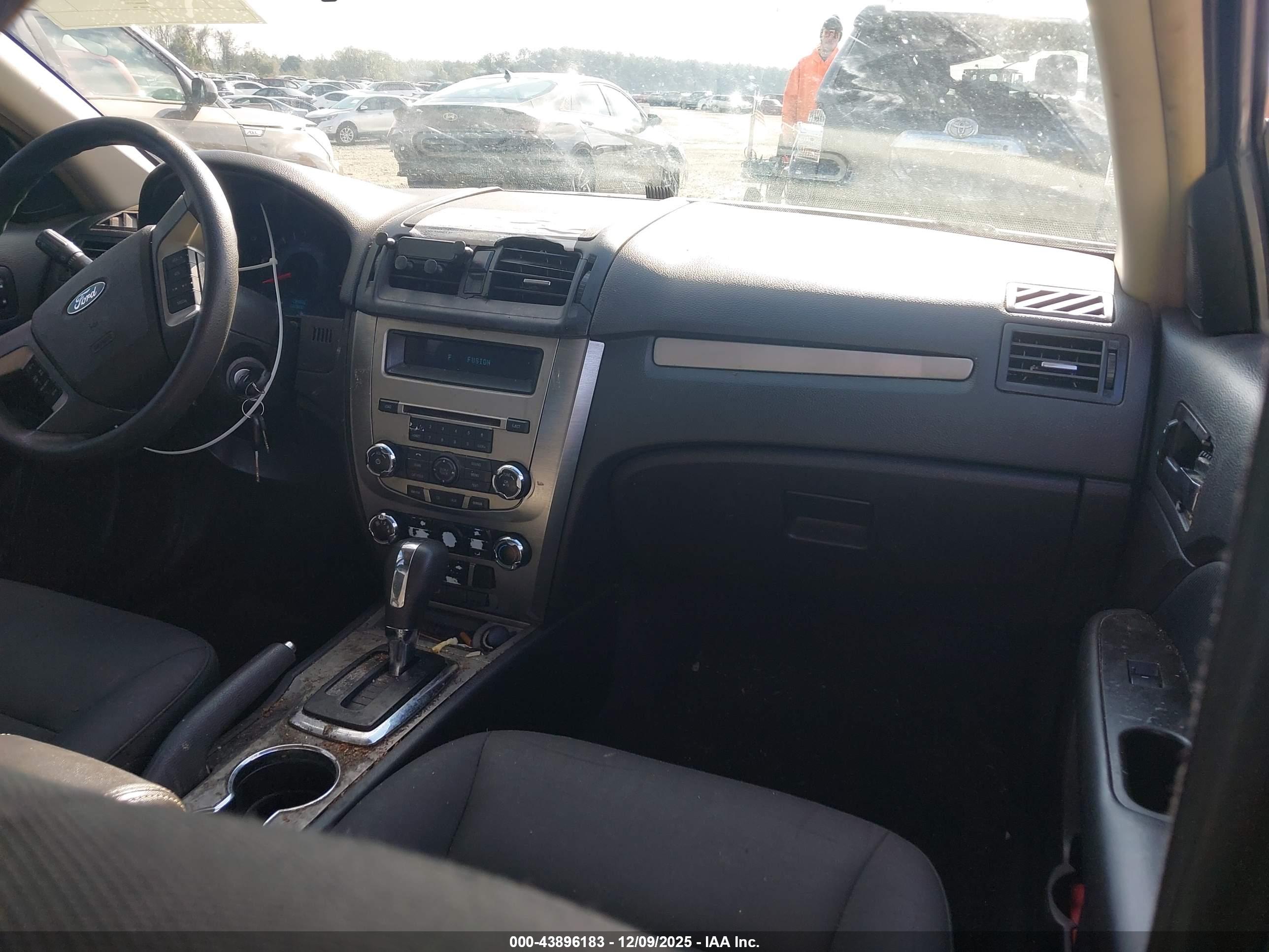 FORD FUSION image 5