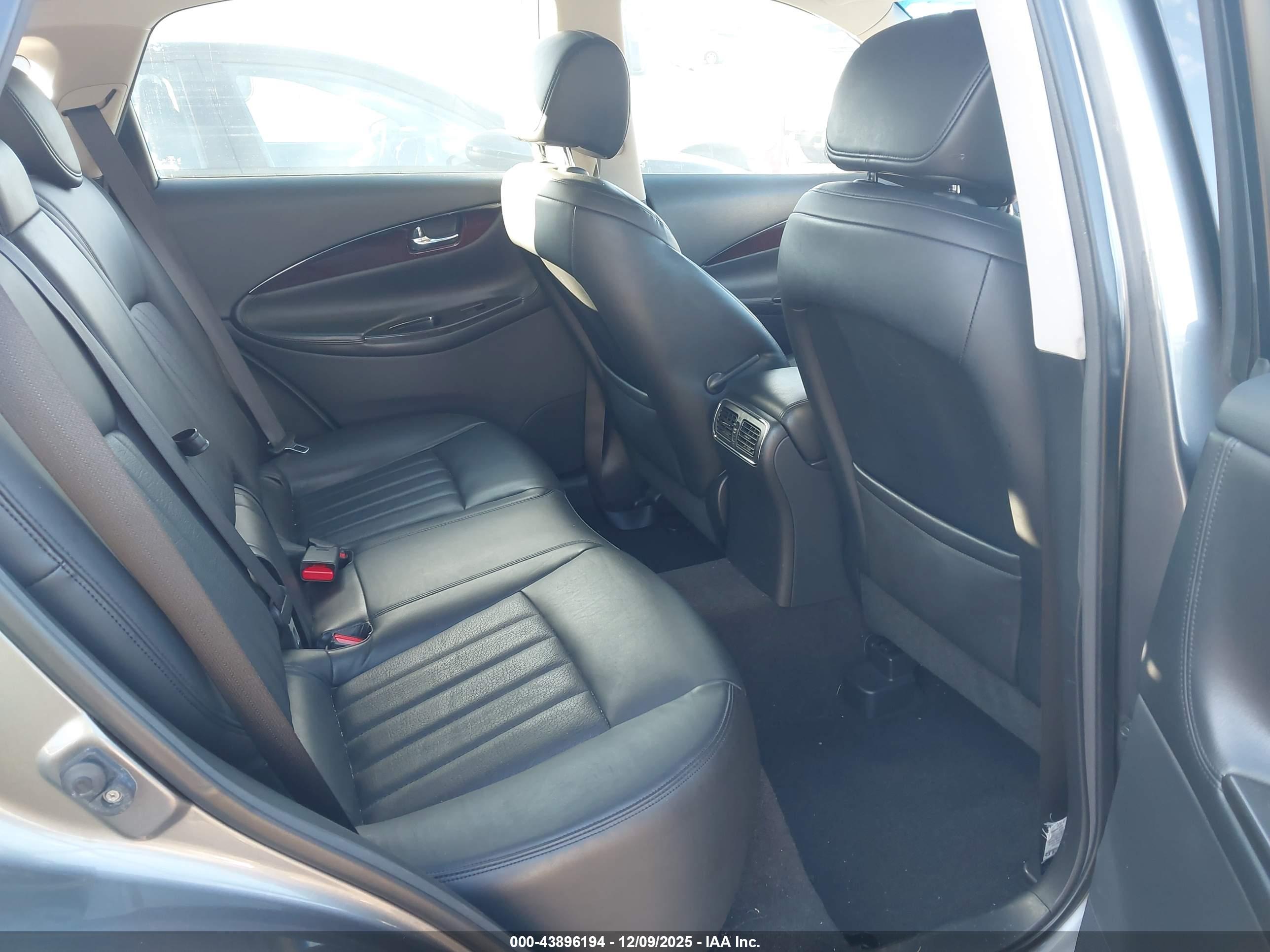 INFINITI QX50 image 8