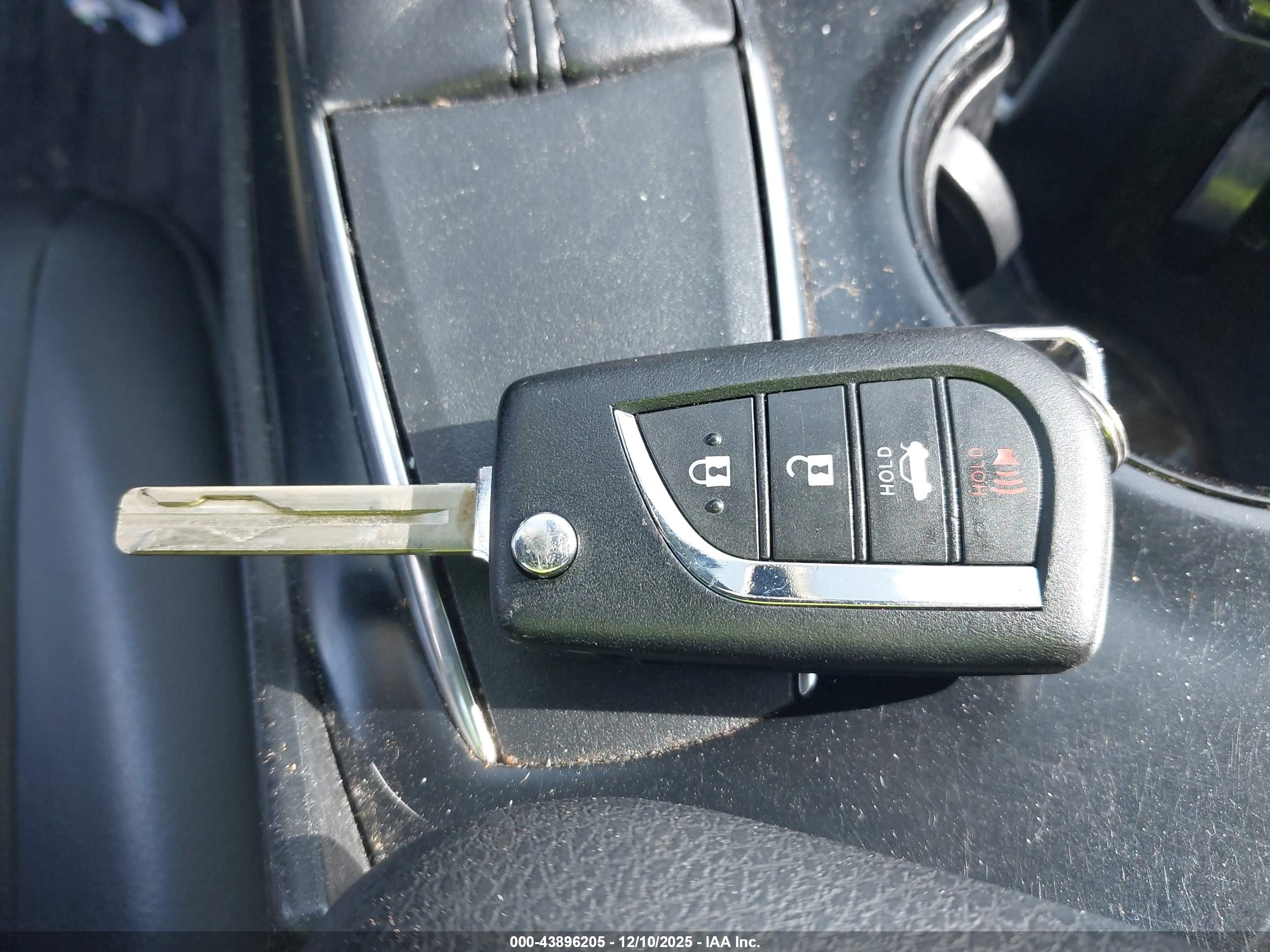 TOYOTA CAMRY image 11