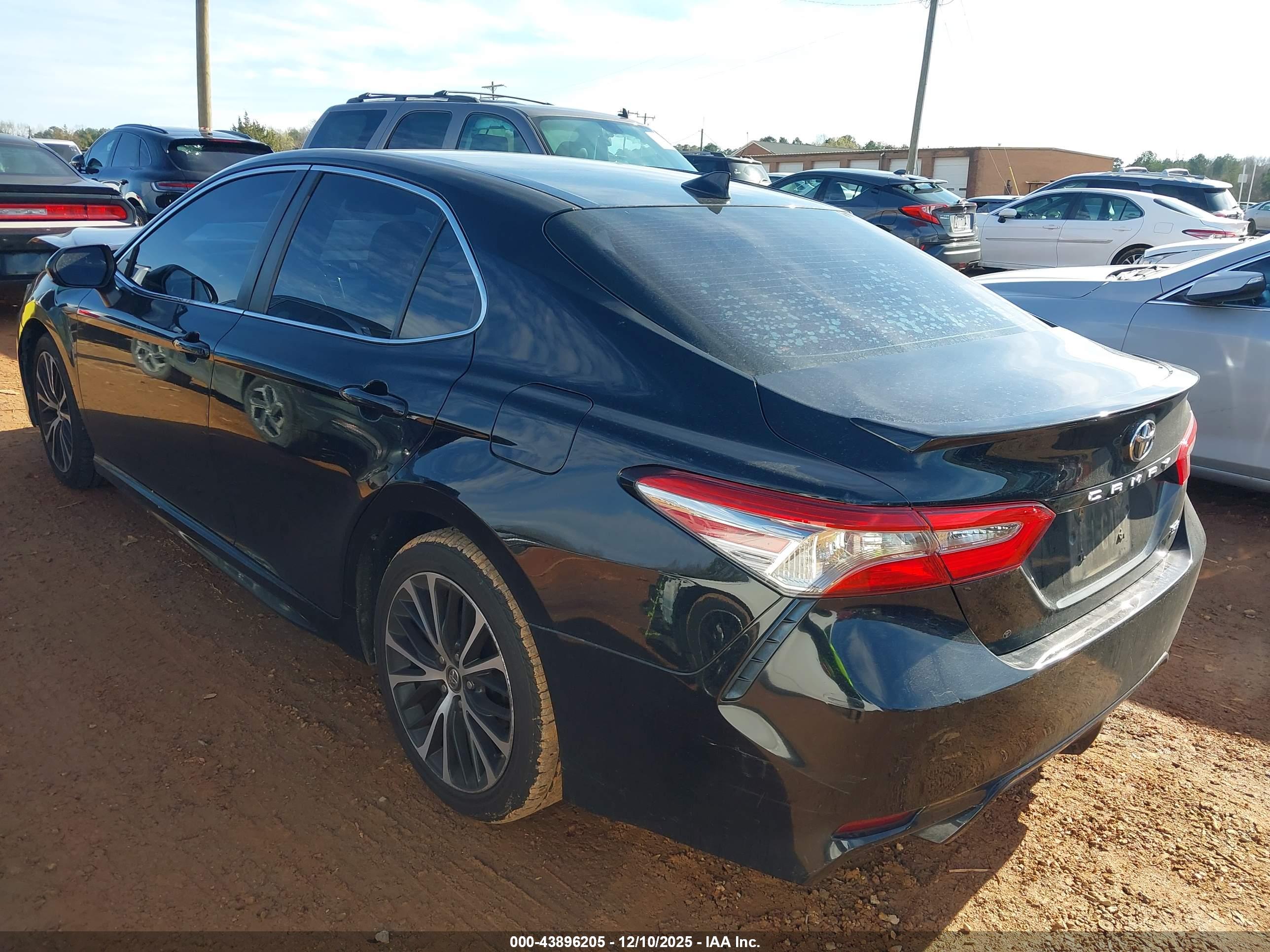 TOYOTA CAMRY image 3
