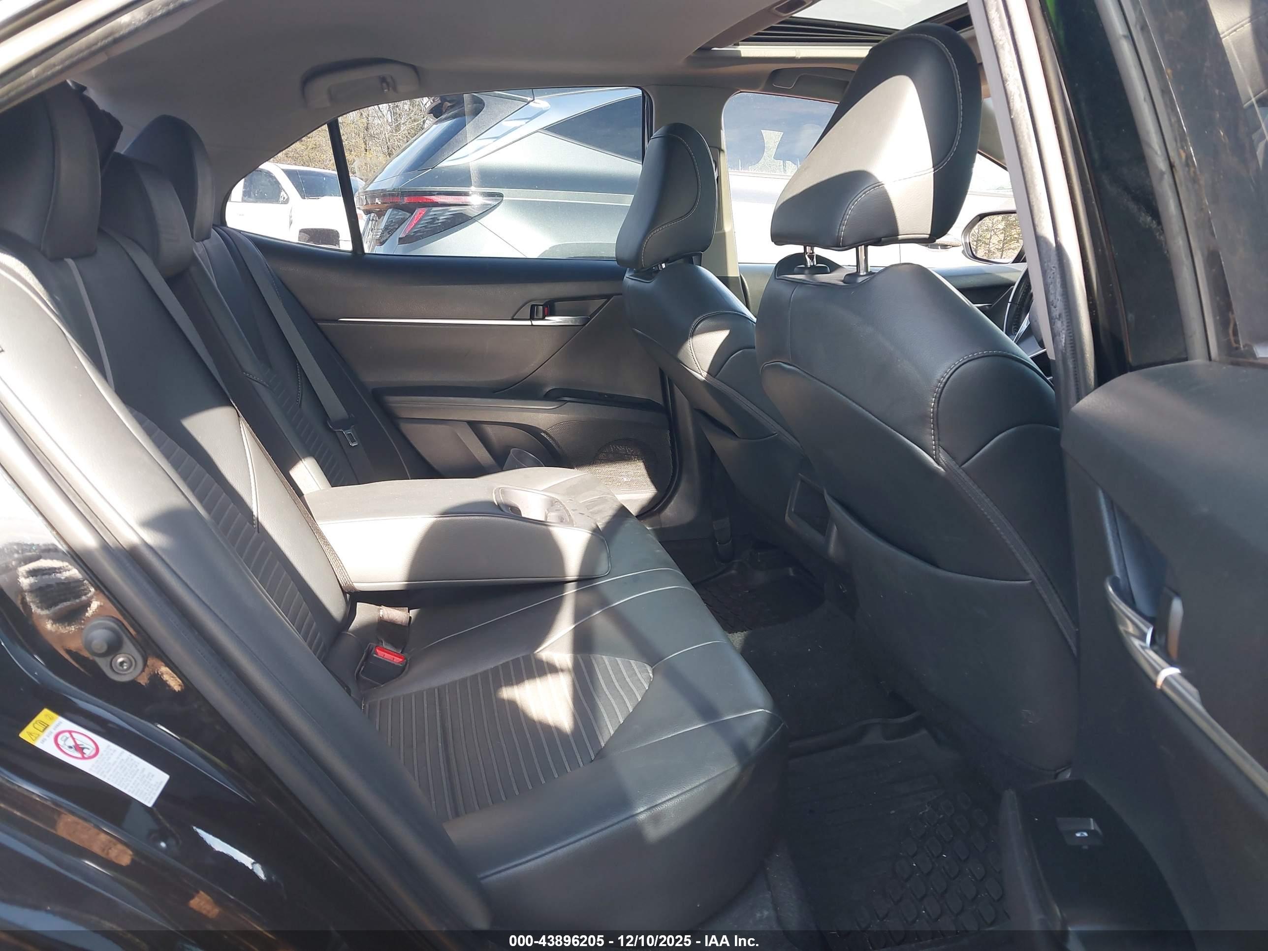 TOYOTA CAMRY image 8