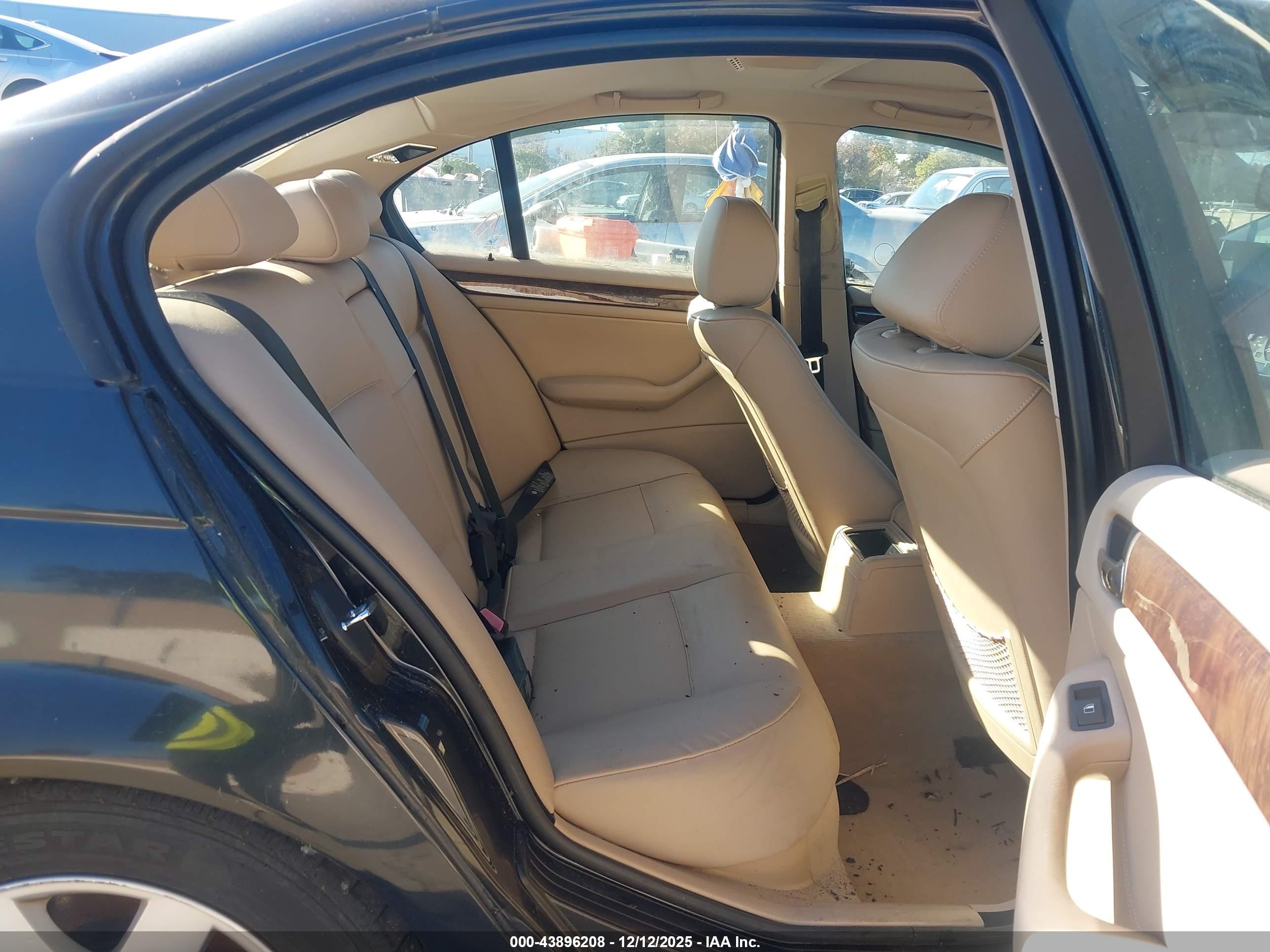 BMW 325I image 8