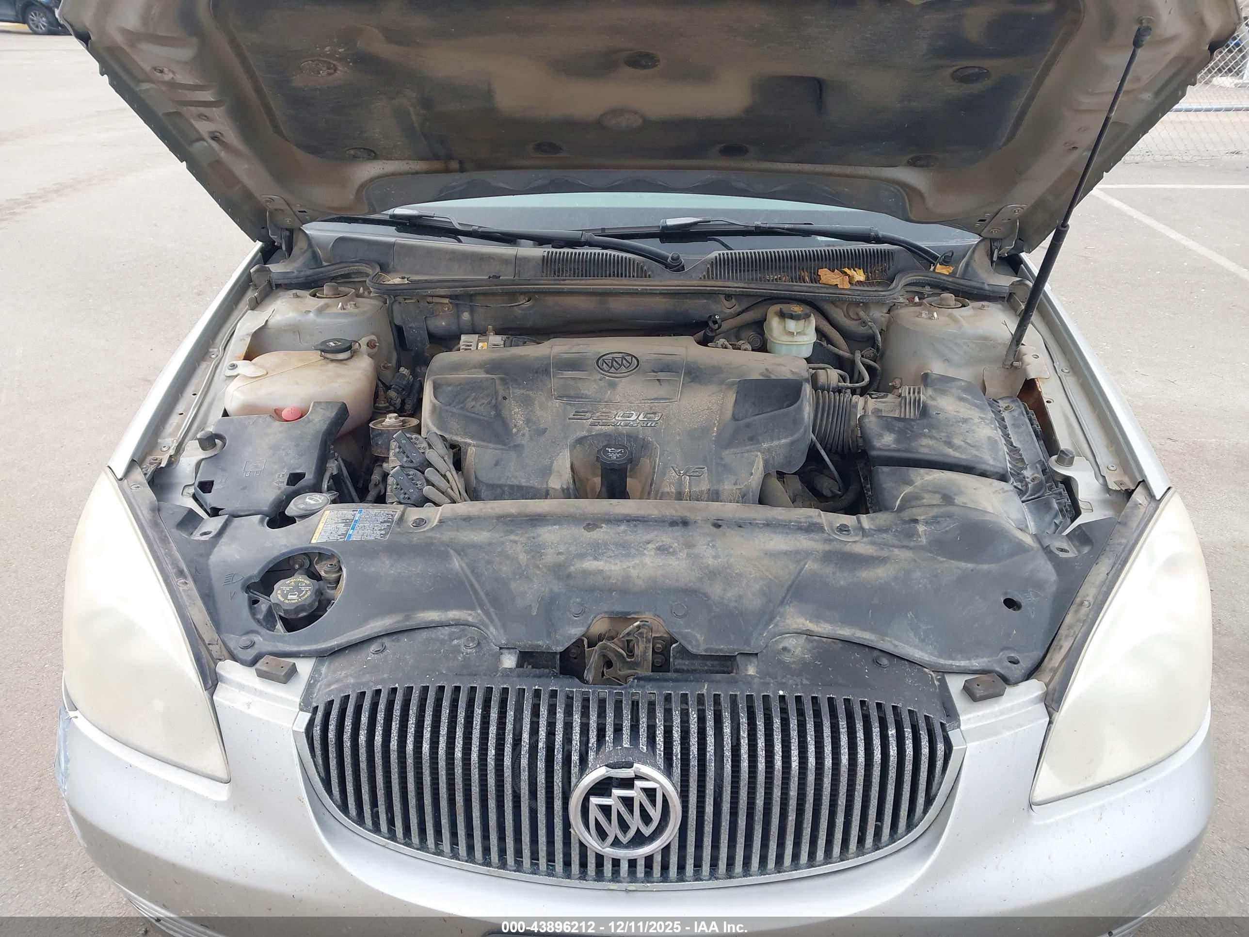 BUICK LUCERNE image 10