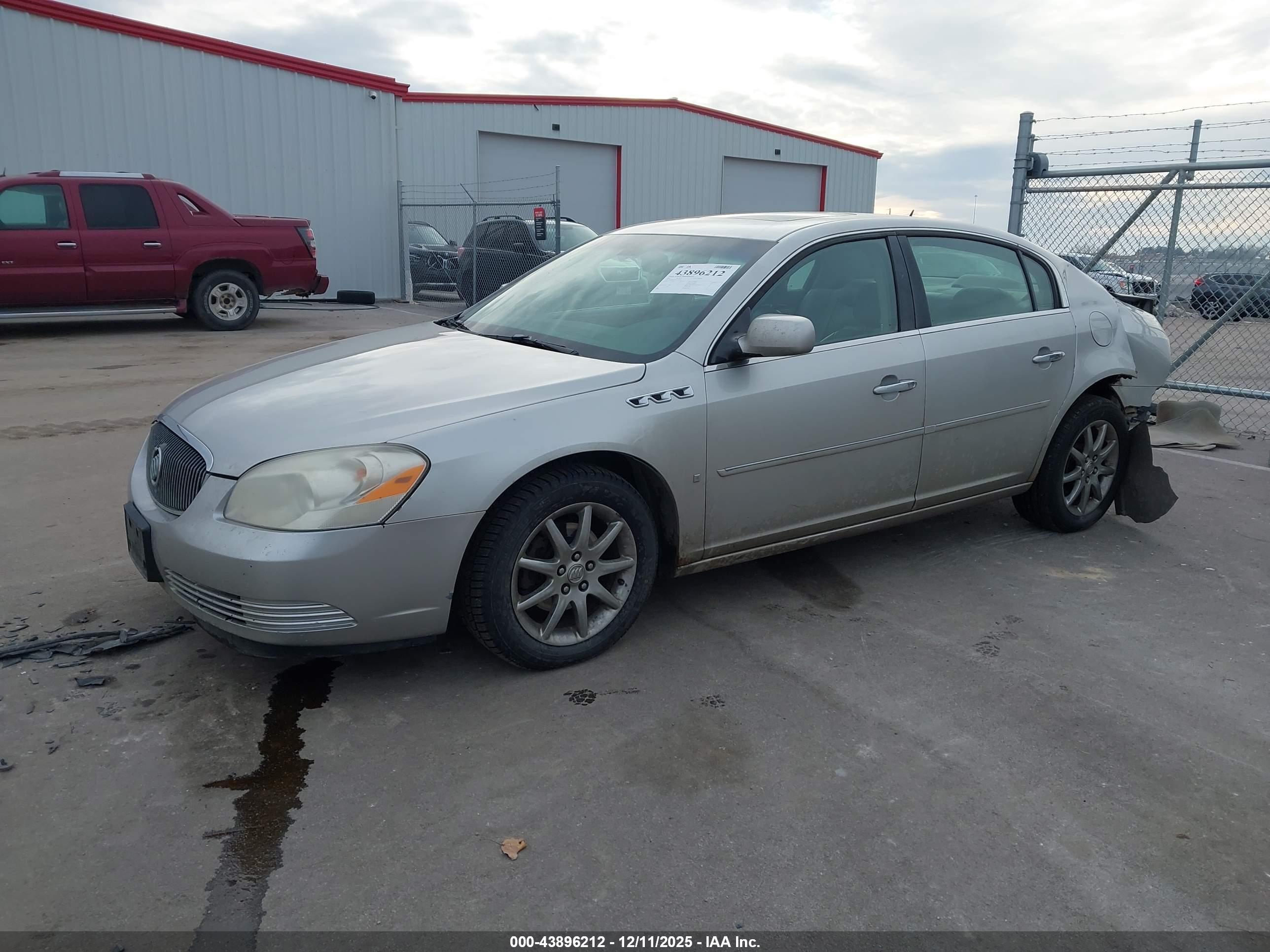 BUICK LUCERNE image 2
