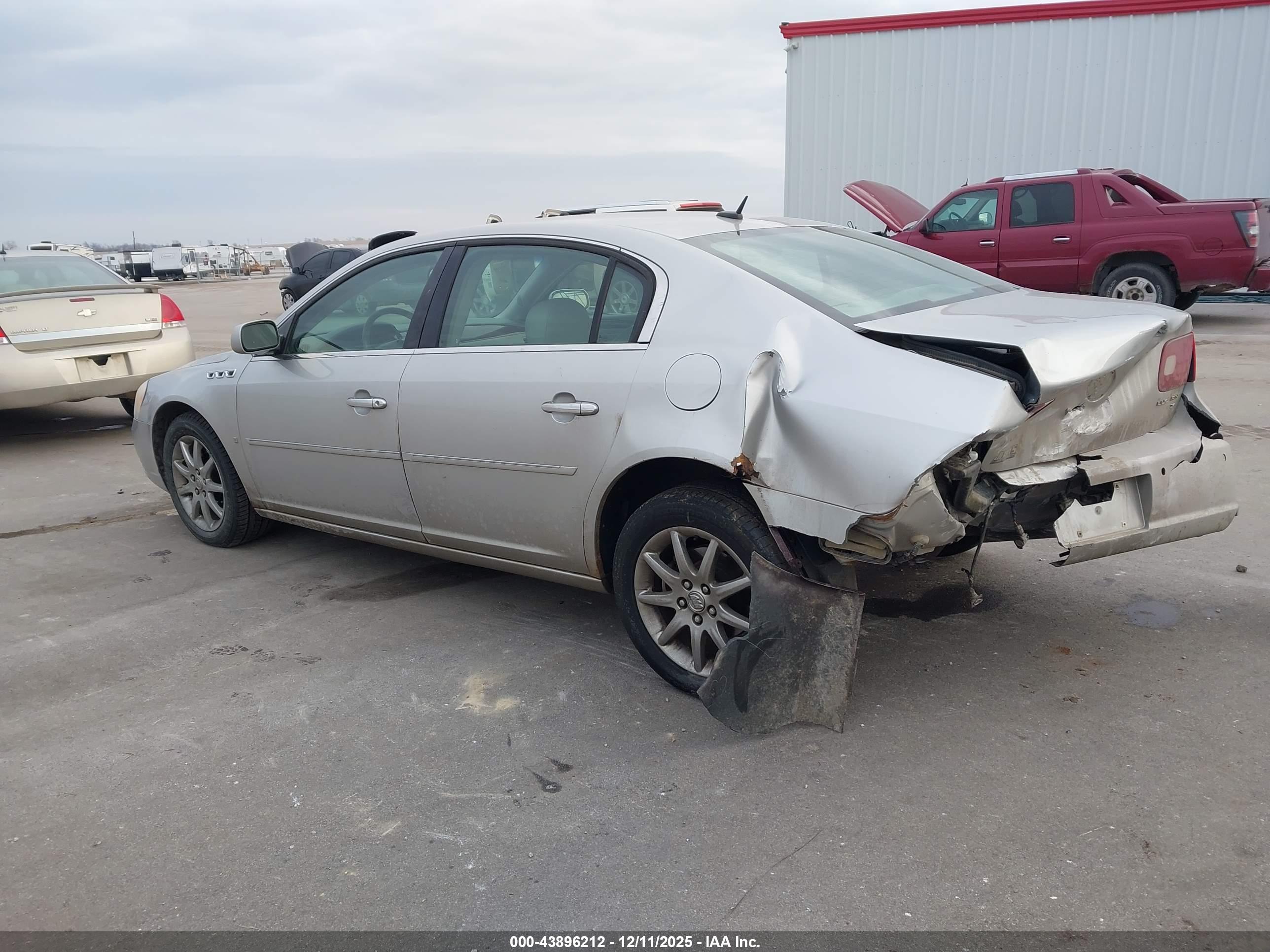 BUICK LUCERNE image 3
