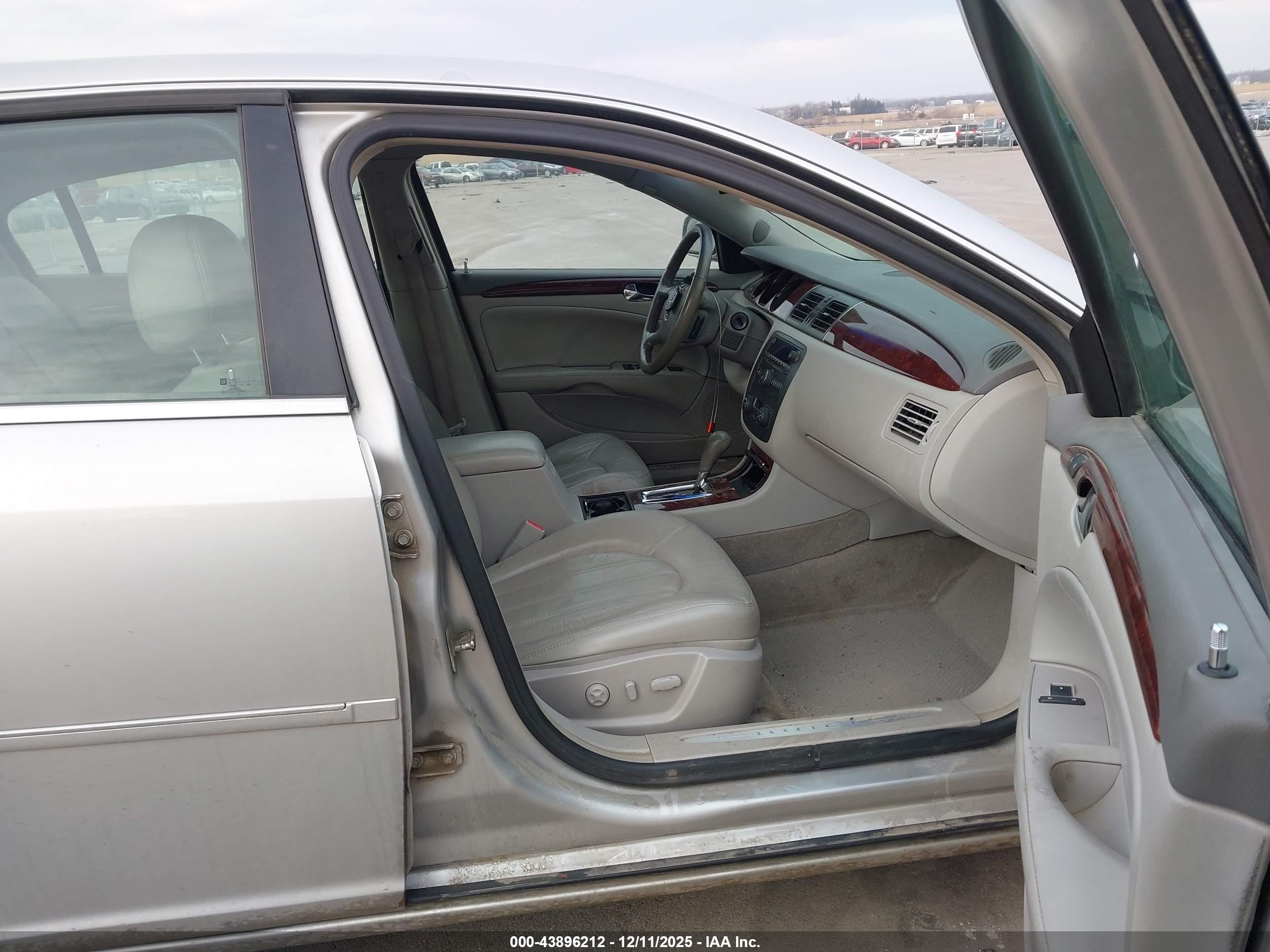 BUICK LUCERNE image 5