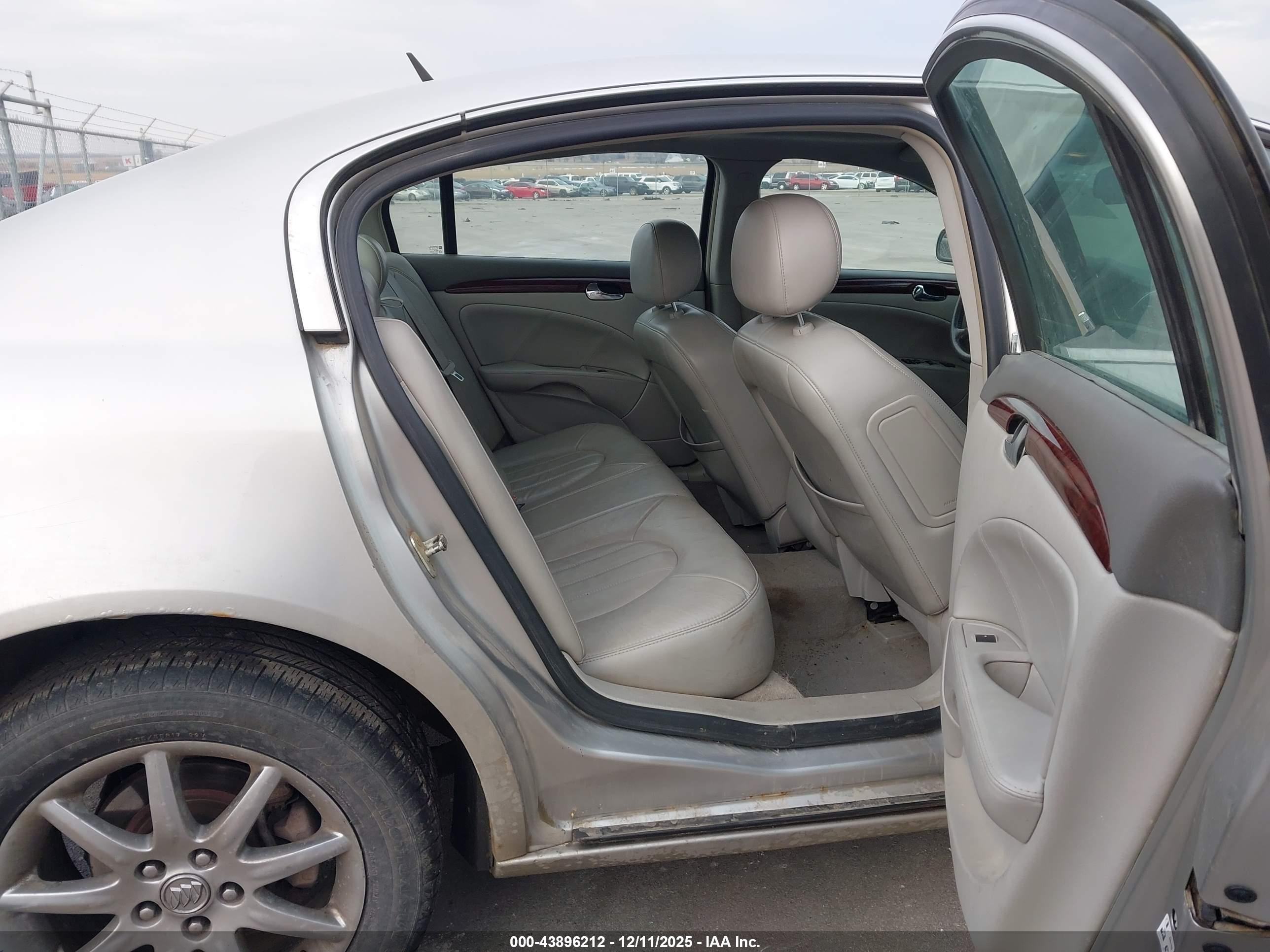 BUICK LUCERNE image 8