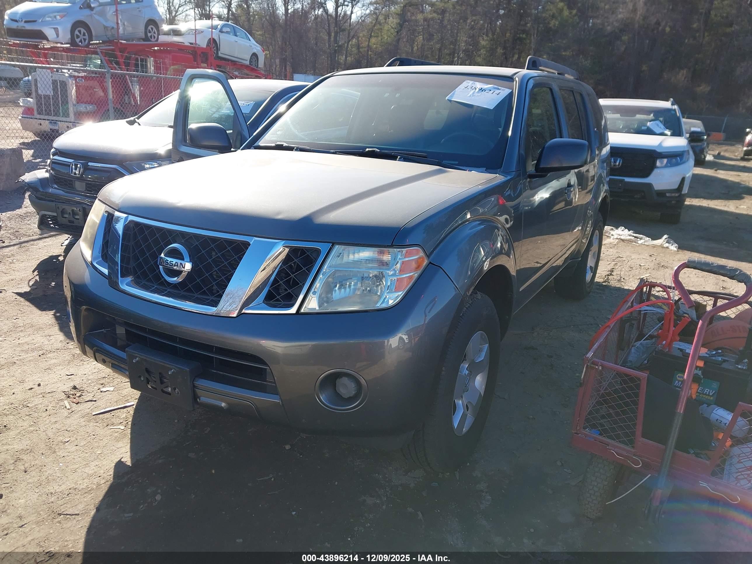 NISSAN PATHFINDER image 2