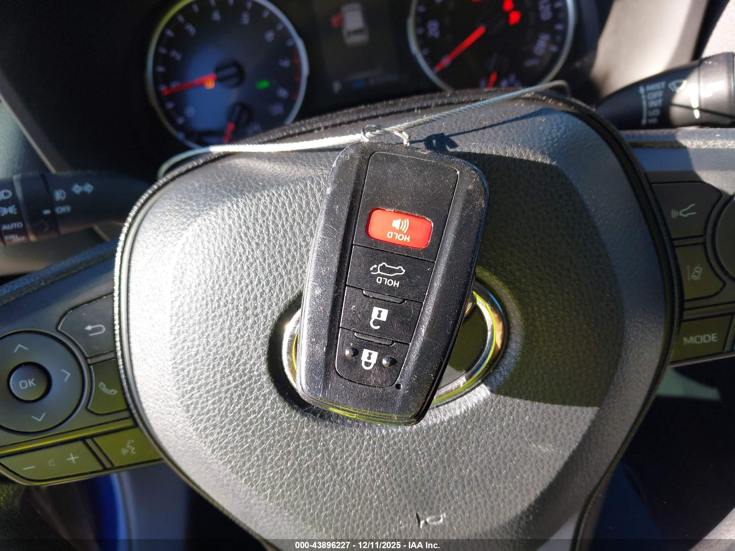 TOYOTA RAV4 image 11