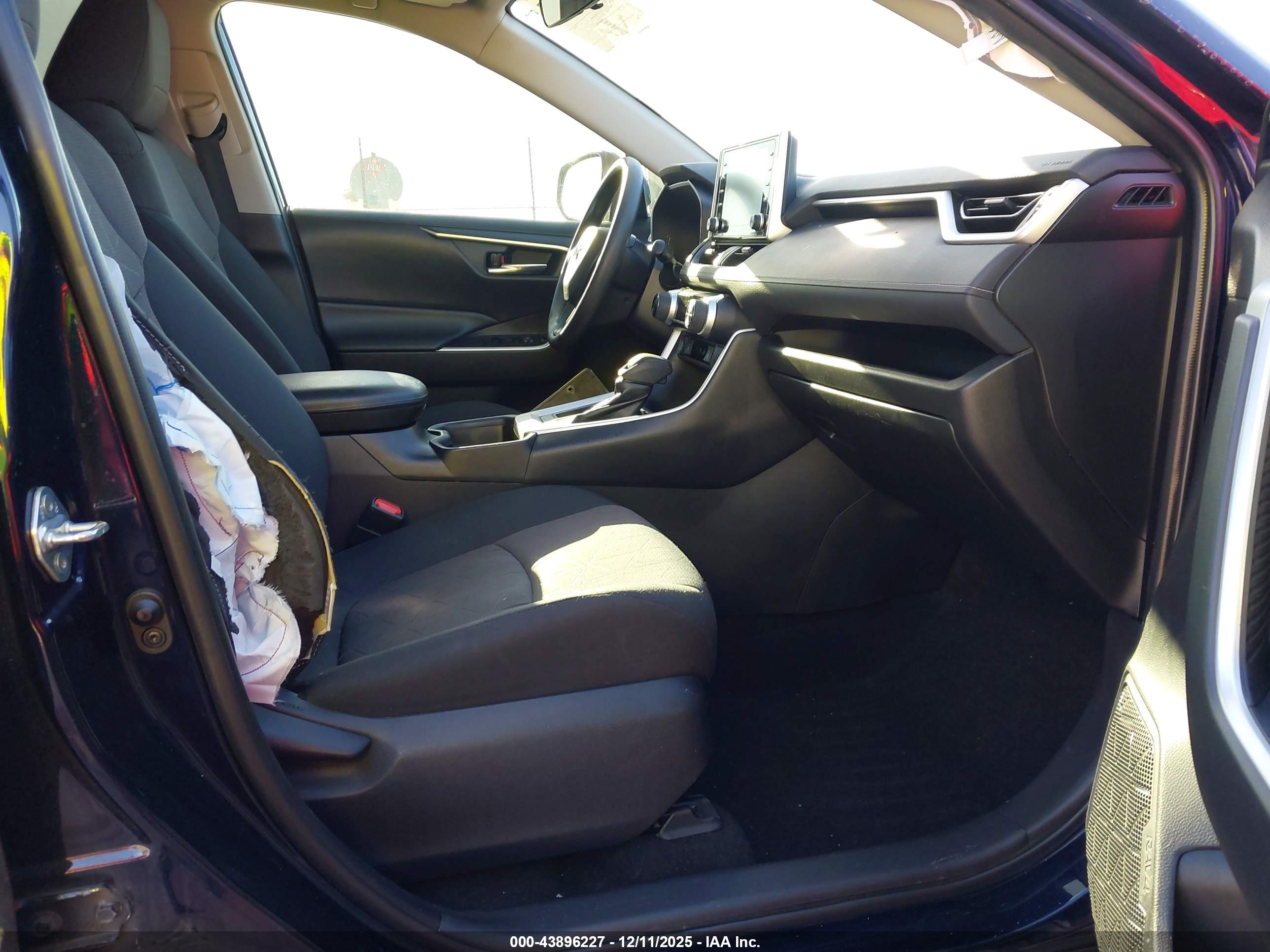 TOYOTA RAV4 image 5