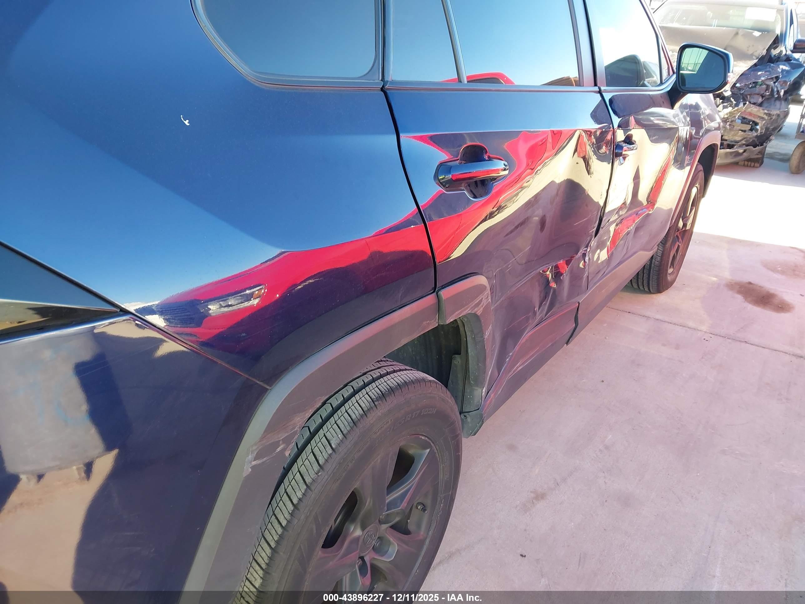 TOYOTA RAV4 image 6