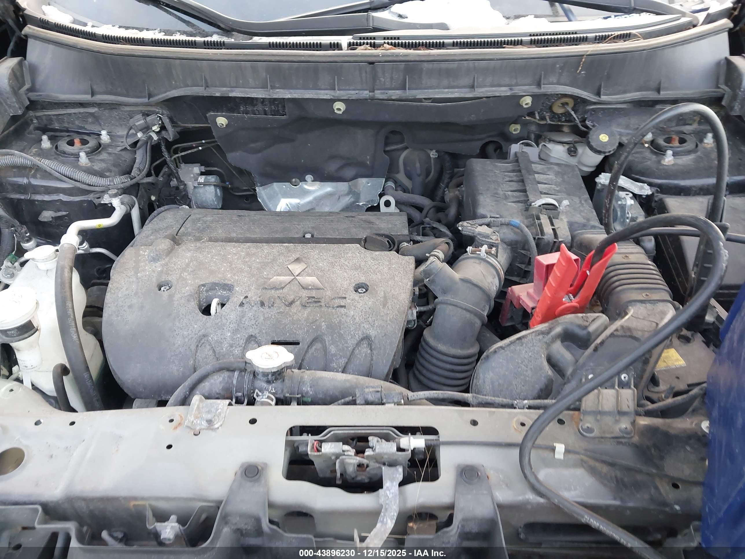 MITSUBISHI OUTLANDER image 10