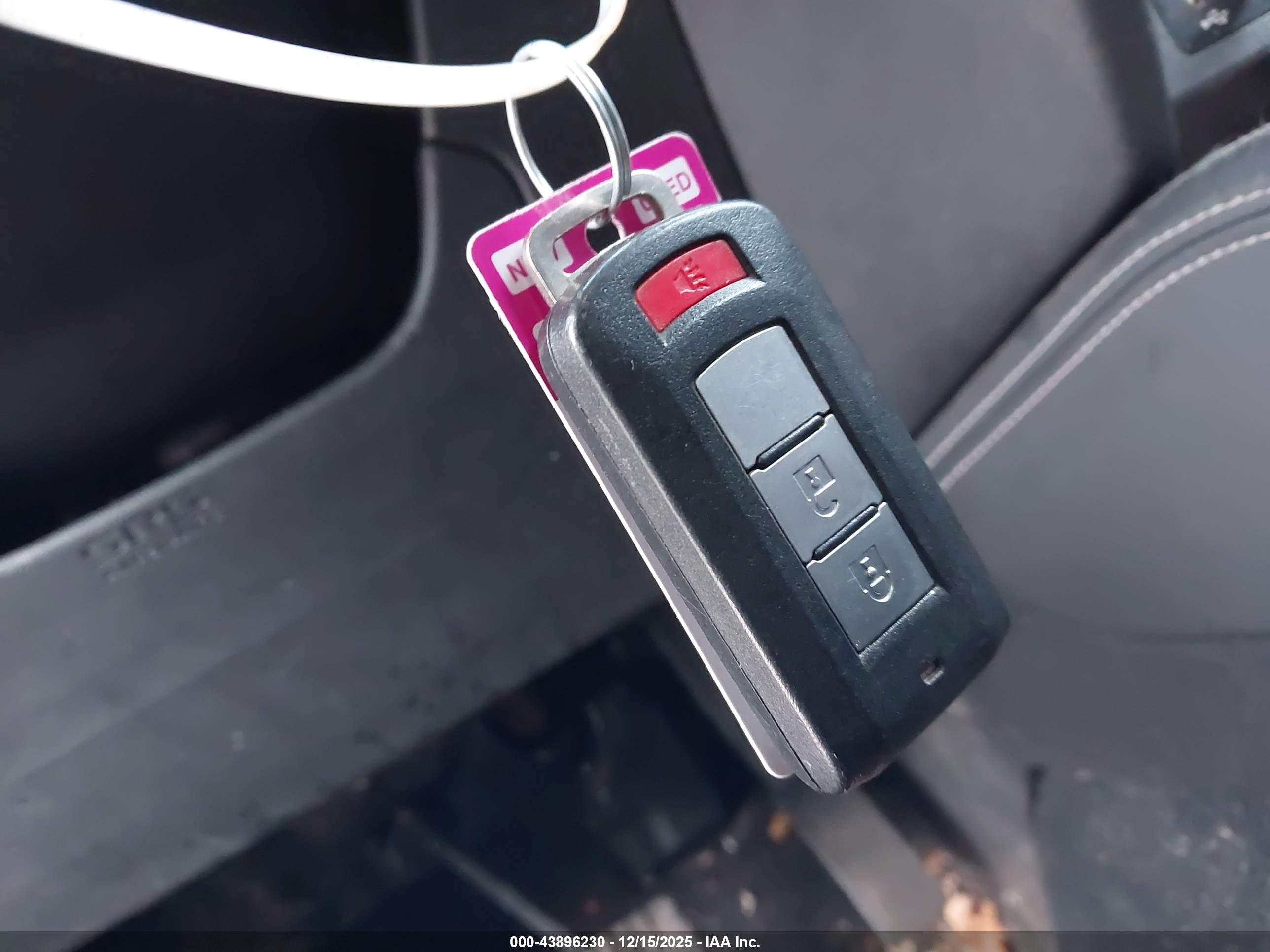 MITSUBISHI OUTLANDER image 11
