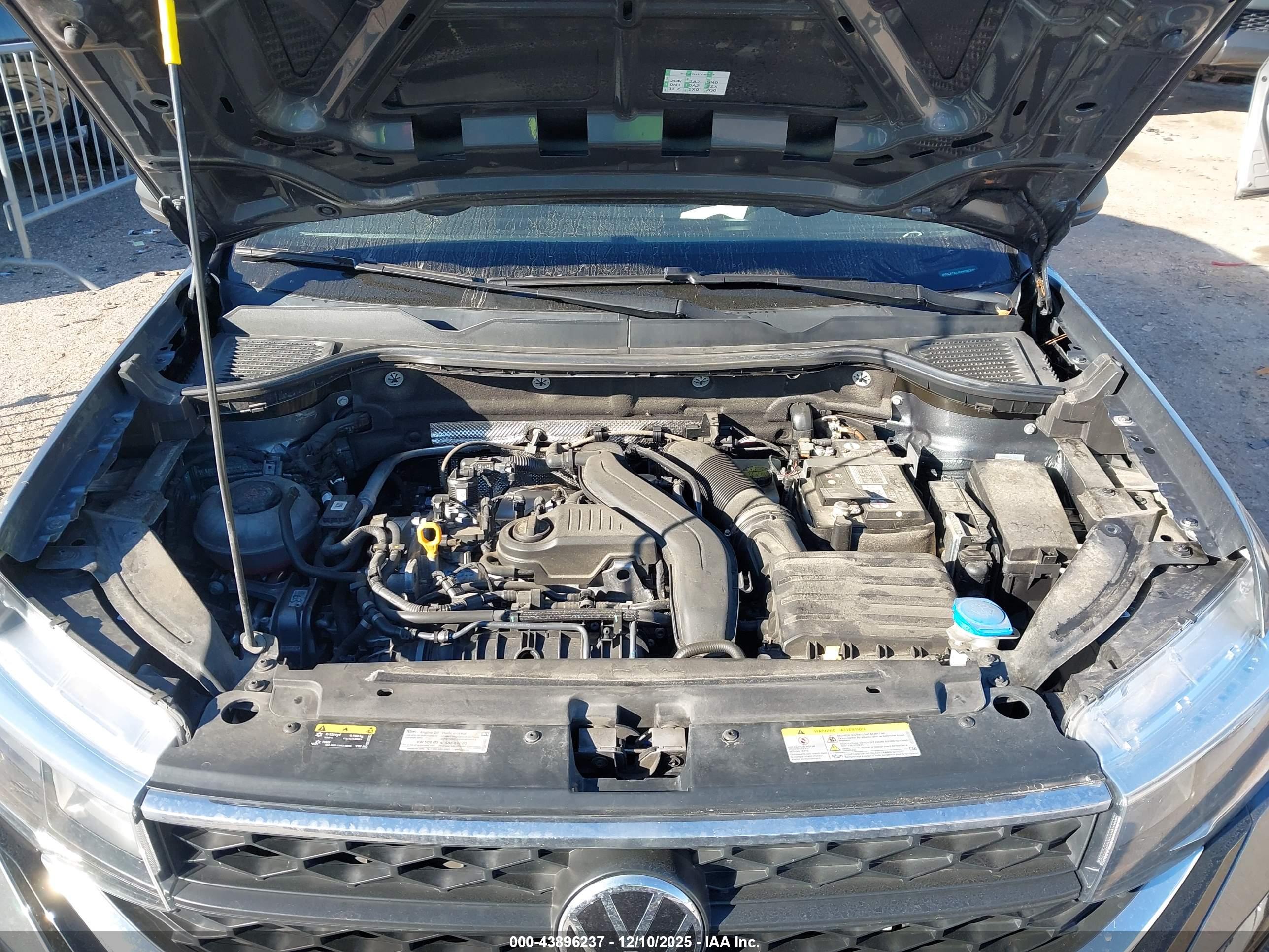 VOLKSWAGEN TAOS image 10