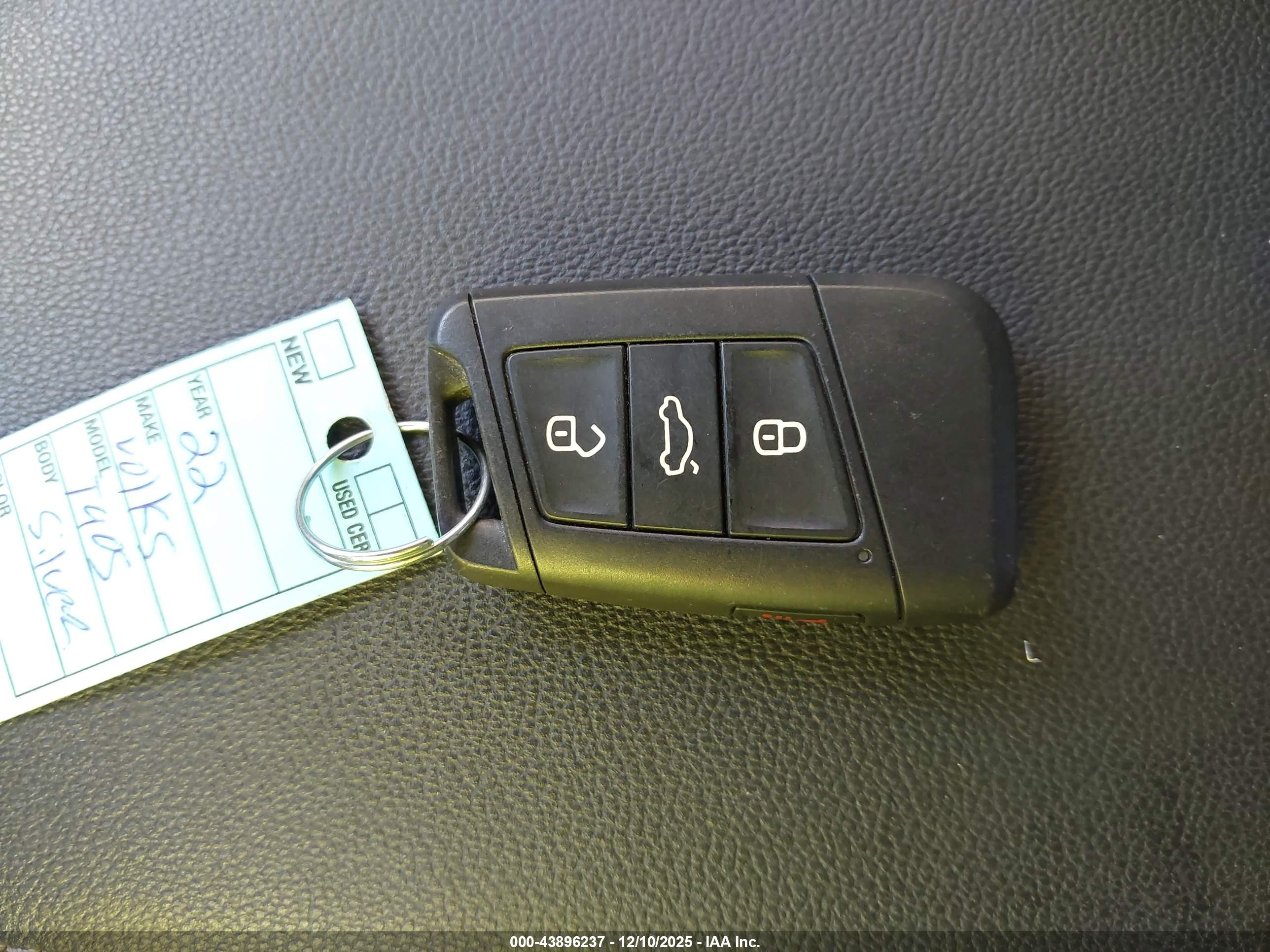 VOLKSWAGEN TAOS image 11