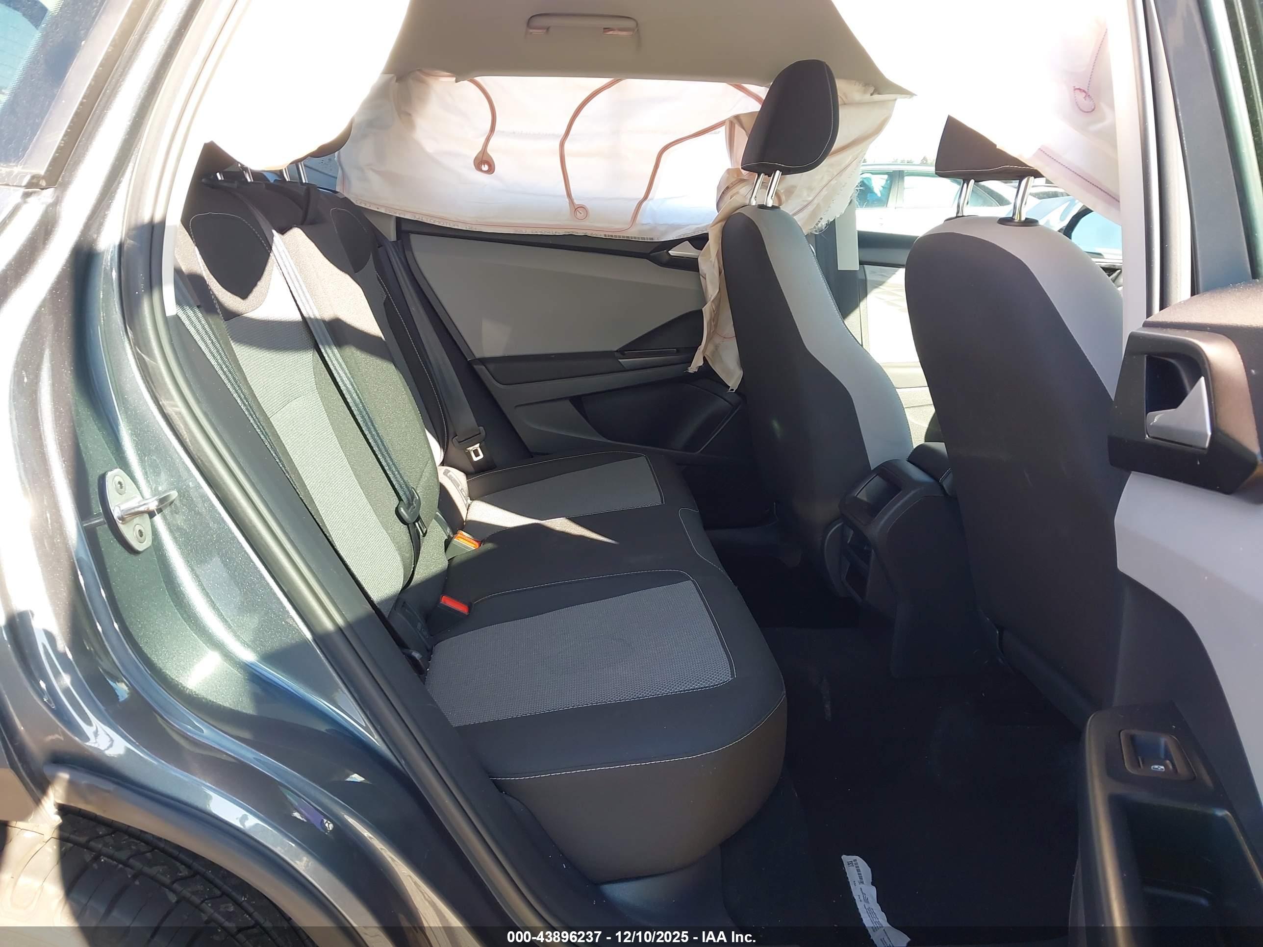 VOLKSWAGEN TAOS image 8