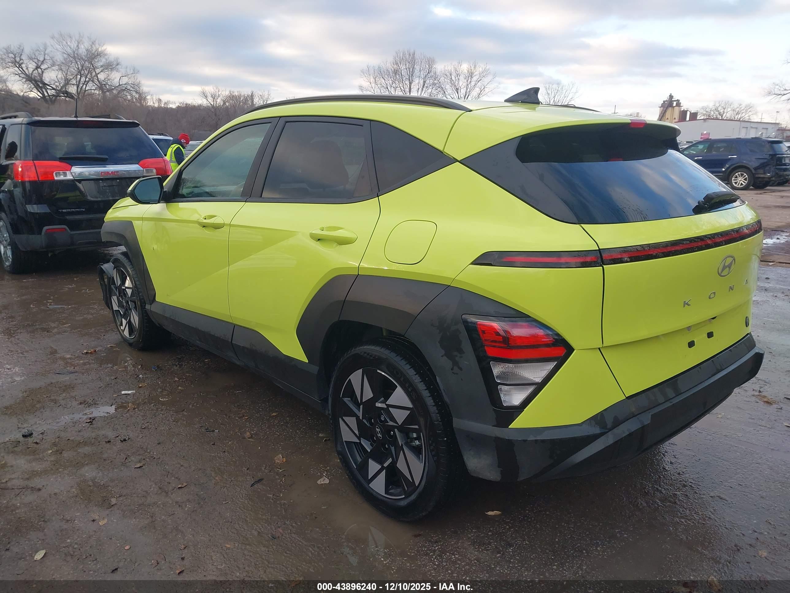 HYUNDAI KONA image 3
