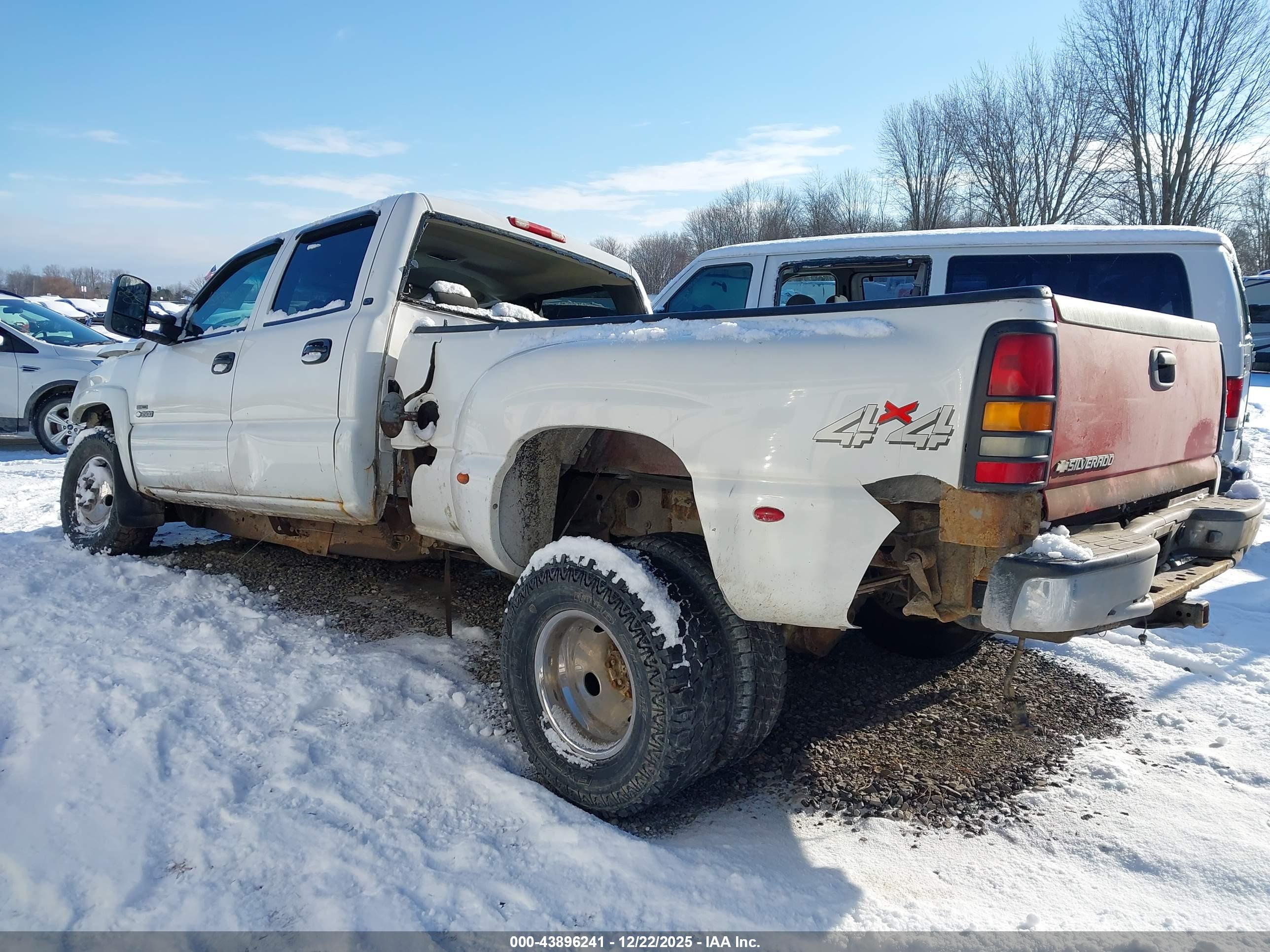 CHEVROLET SILVERADO image 3