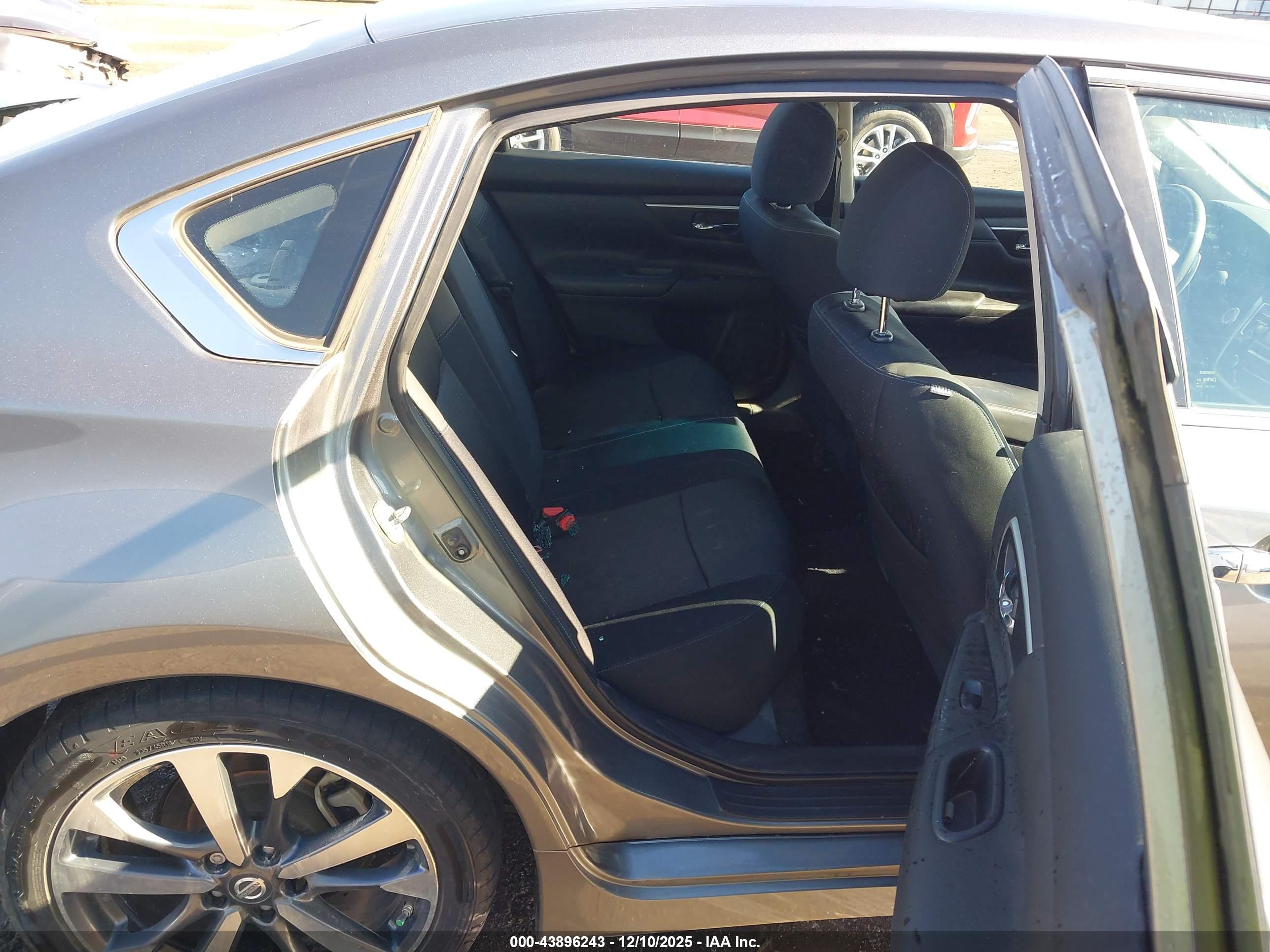 NISSAN ALTIMA image 8