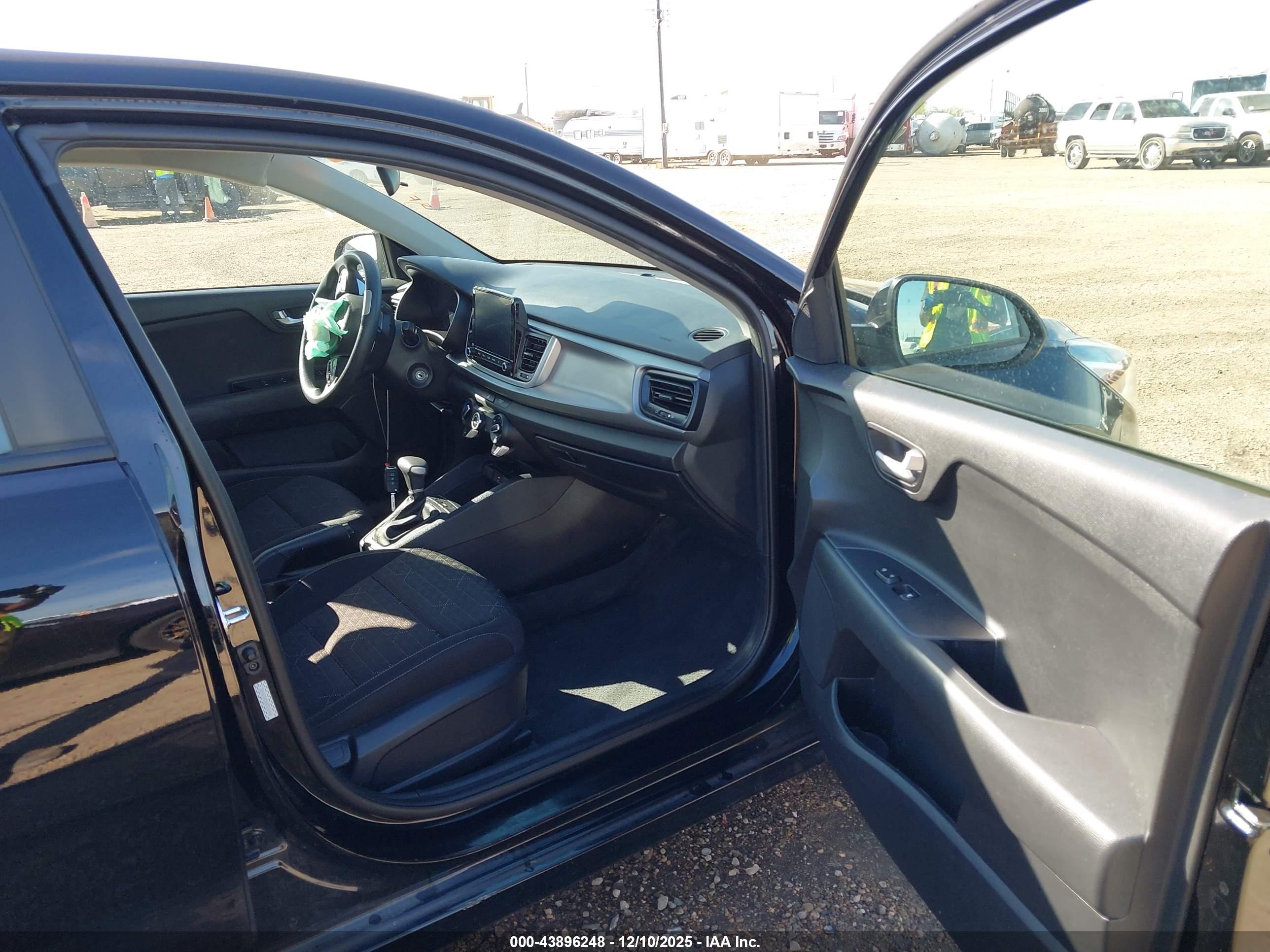 KIA RIO image 5