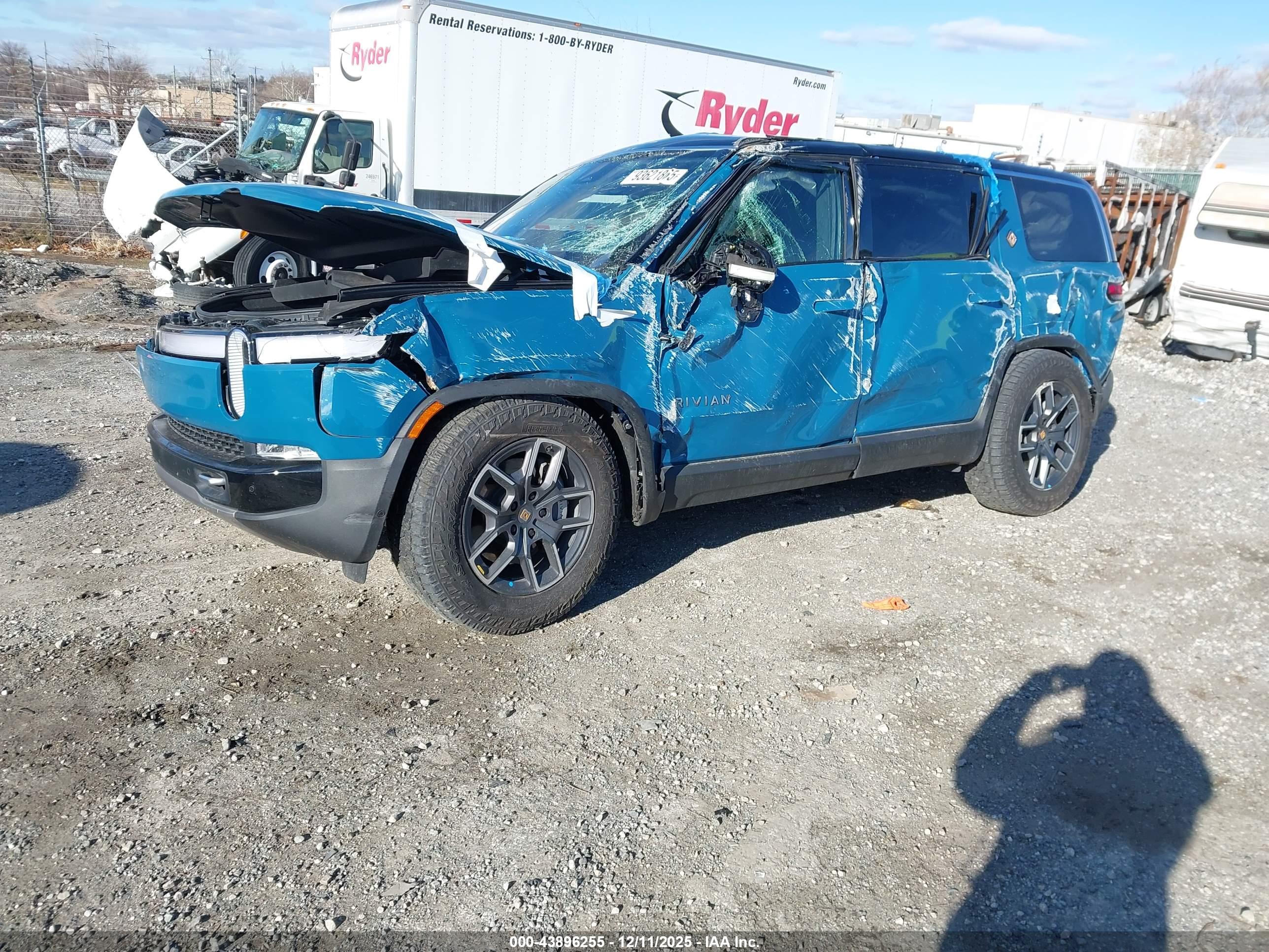 RIVIAN R1S image 2