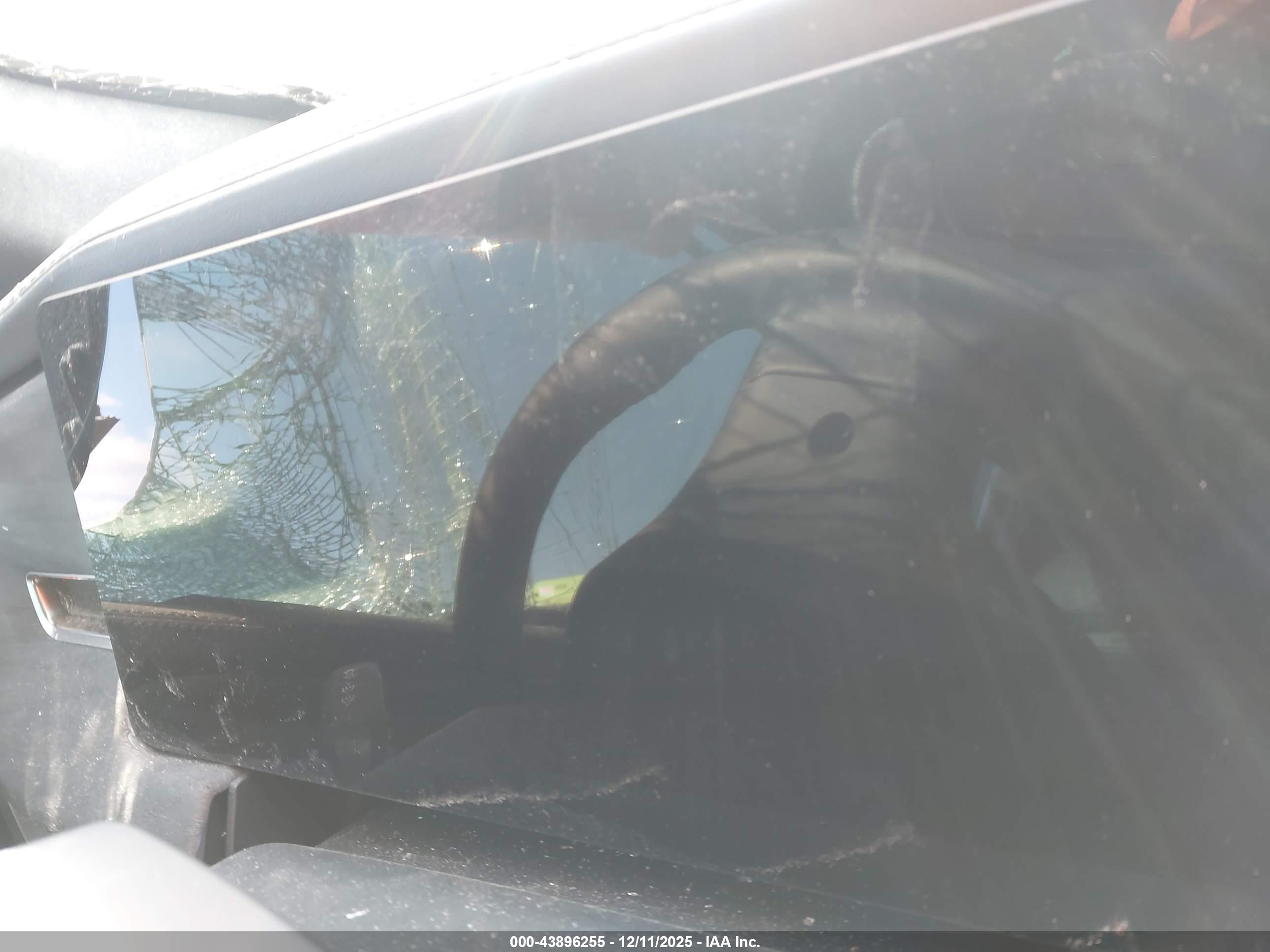 RIVIAN R1S image 7