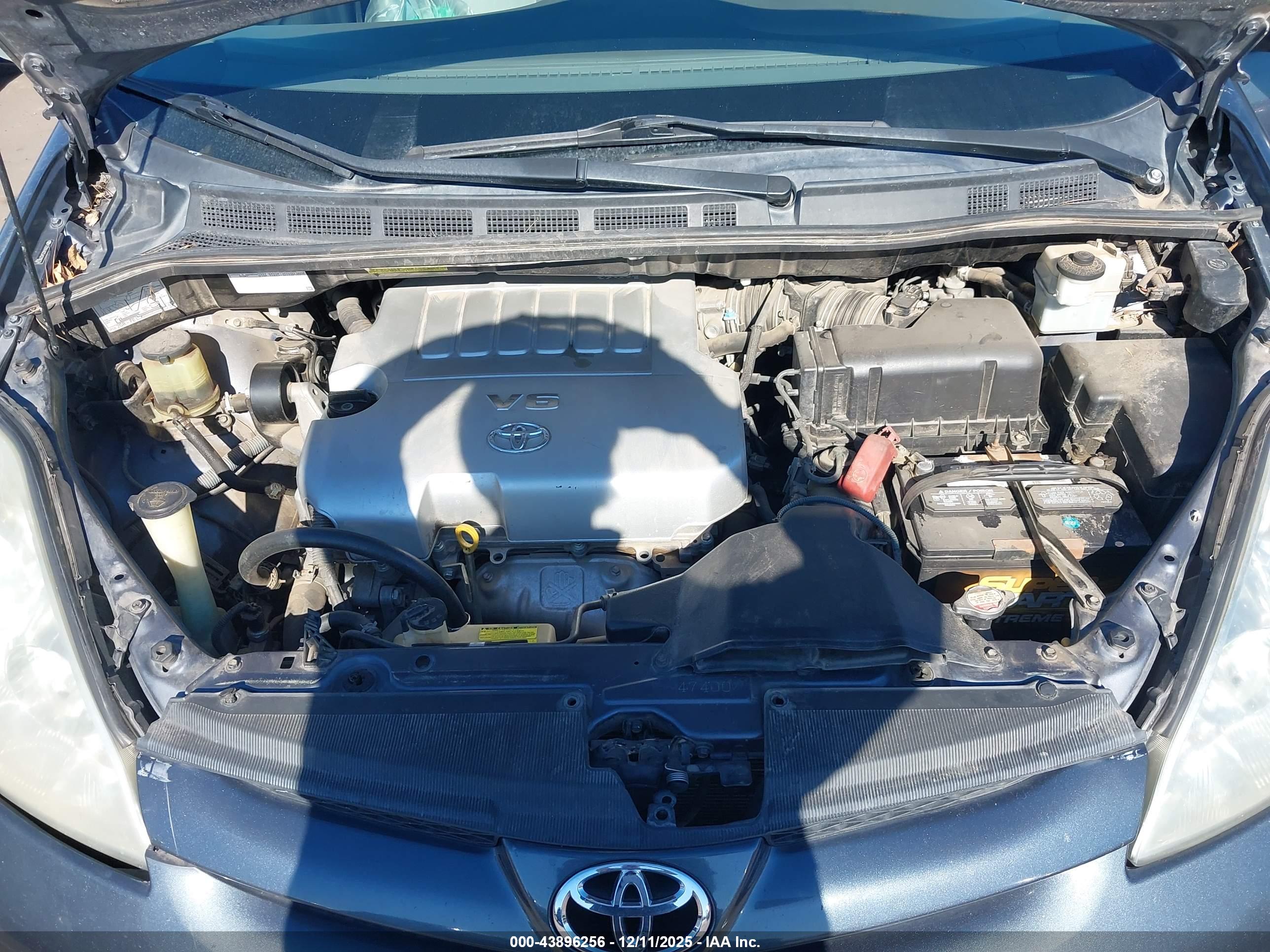 TOYOTA SIENNA image 10