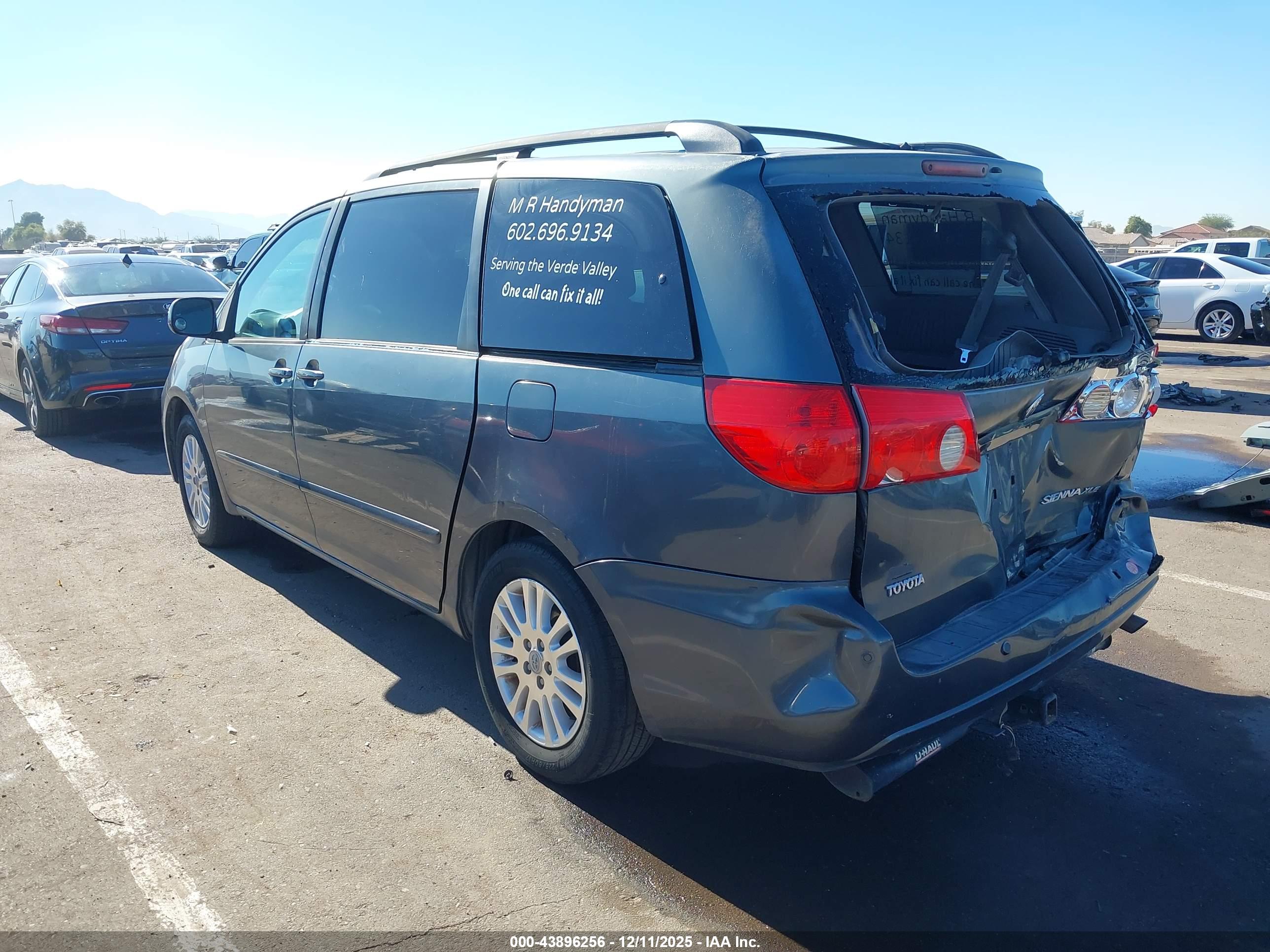 TOYOTA SIENNA image 3