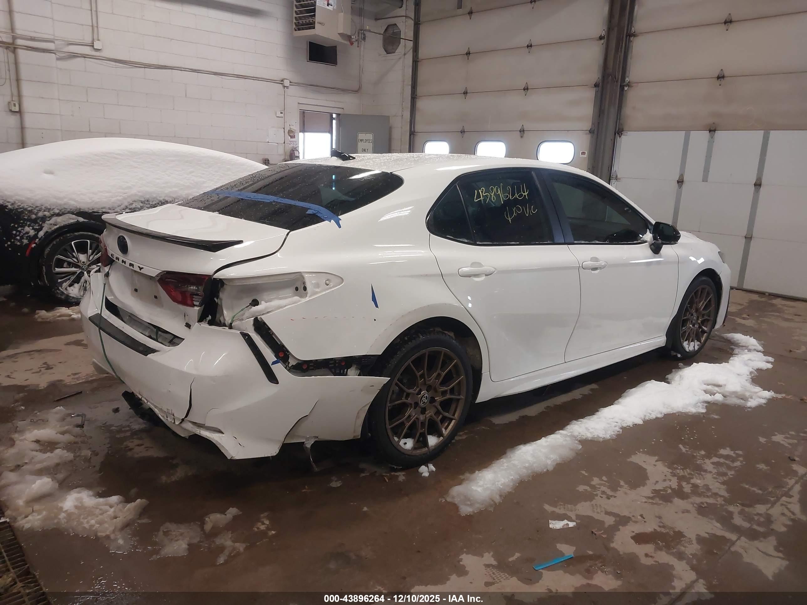 TOYOTA CAMRY image 4