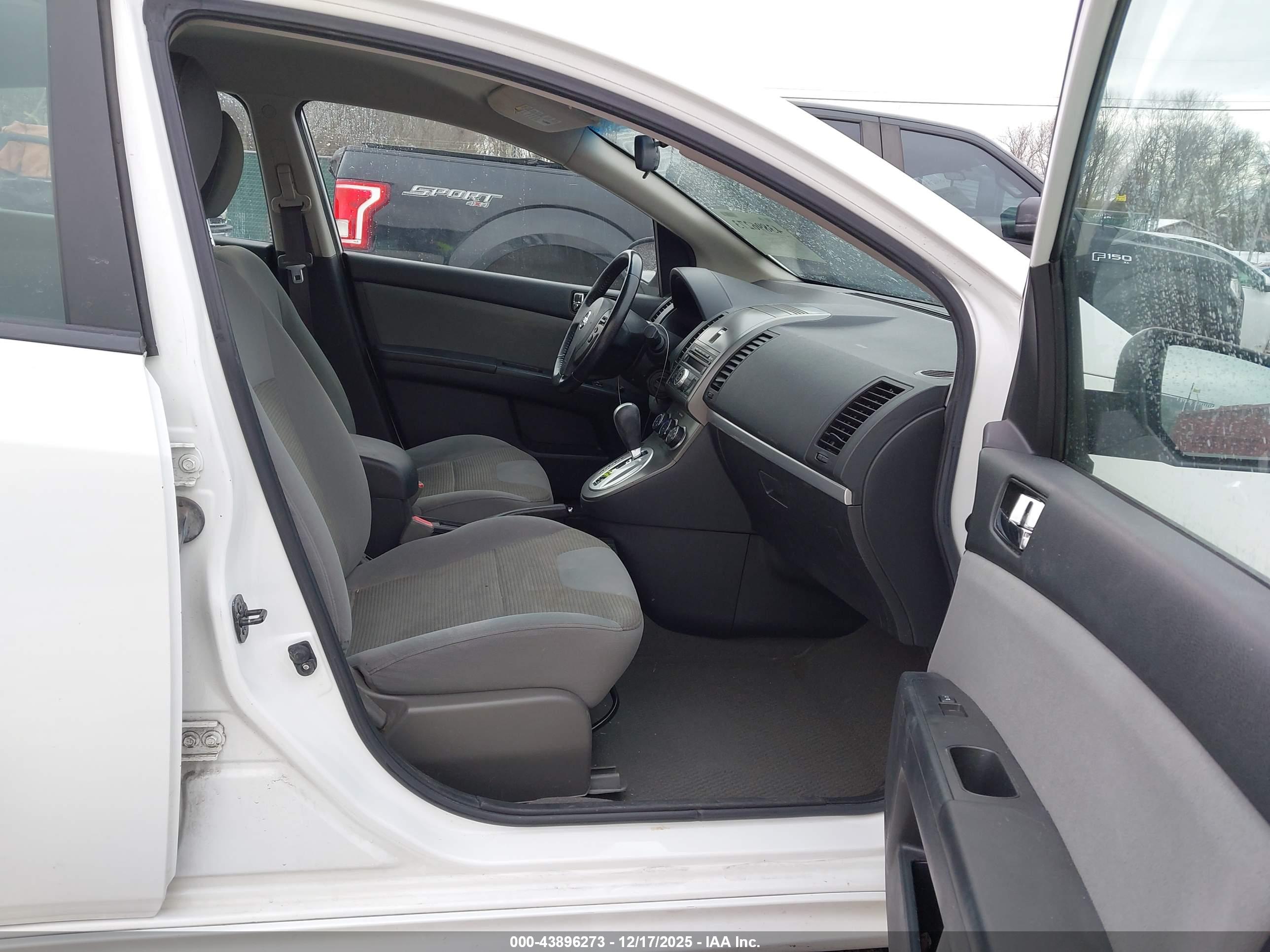 NISSAN SENTRA image 5