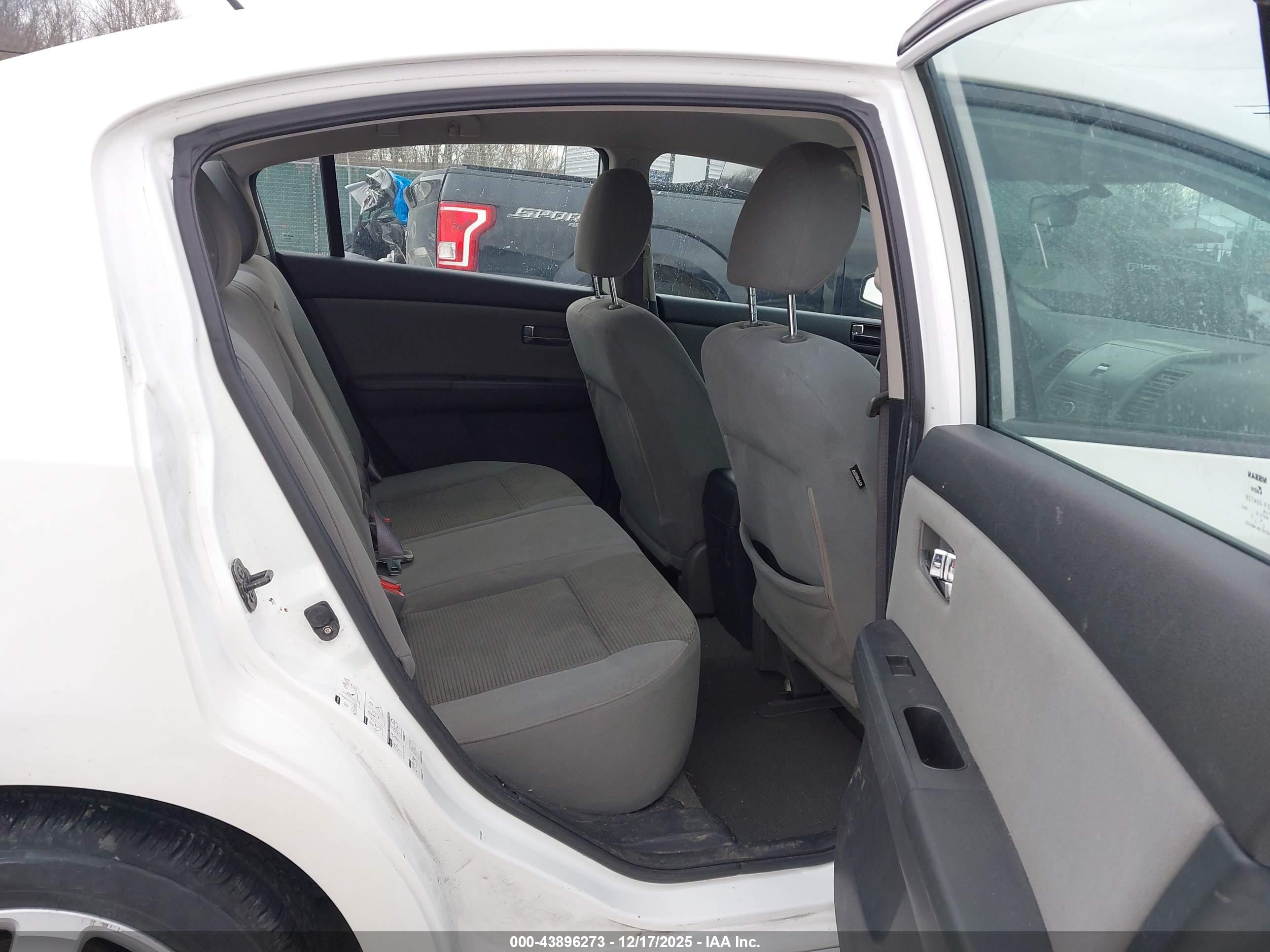 NISSAN SENTRA image 8