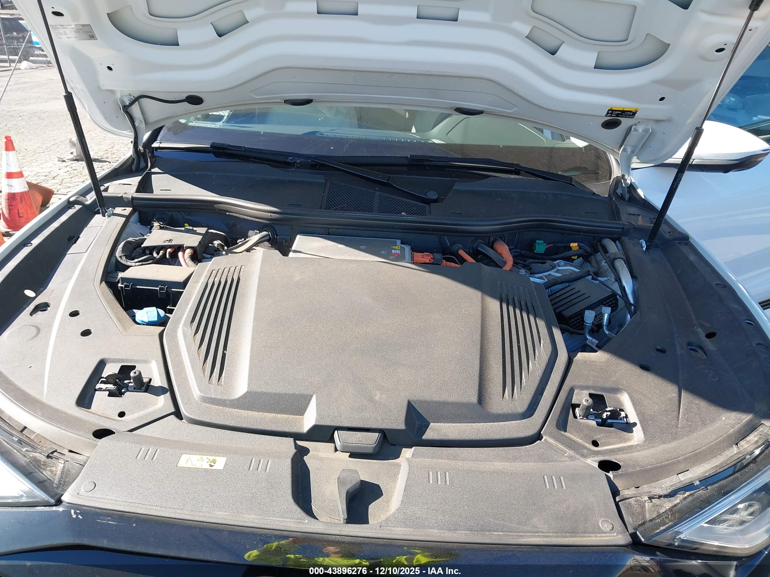 AUDI Q8 image 10