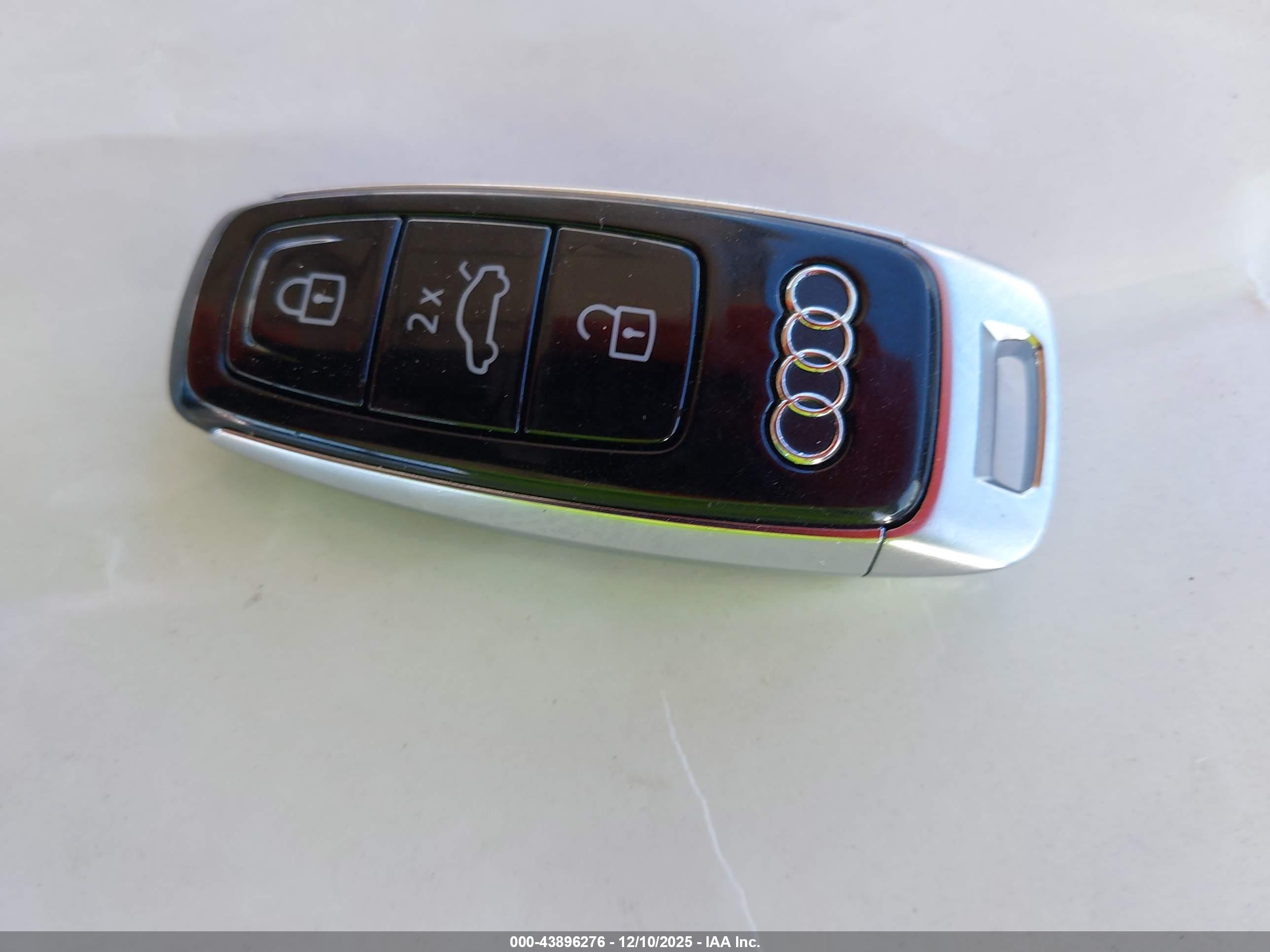 AUDI Q8 image 11