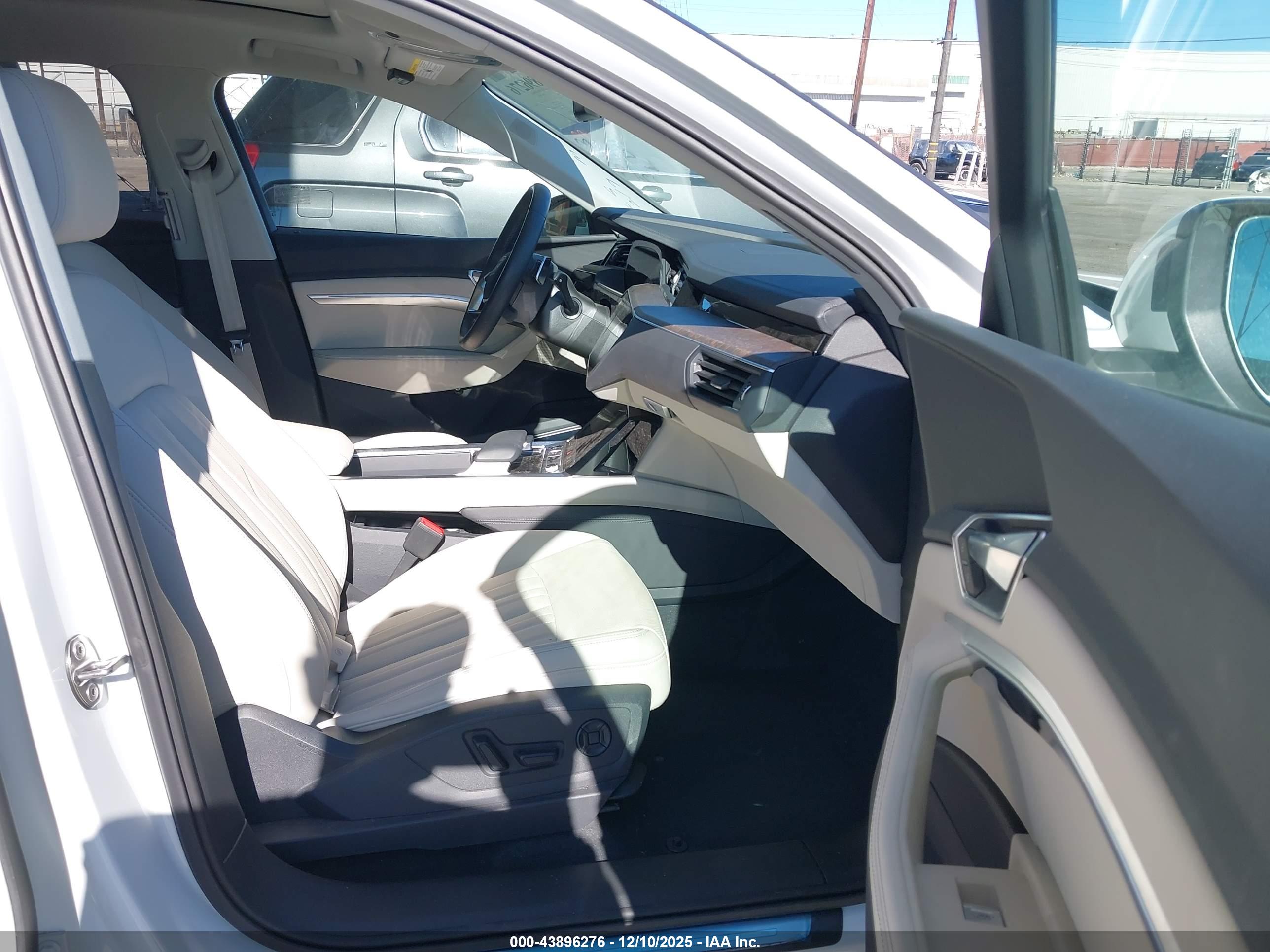 AUDI Q8 image 5