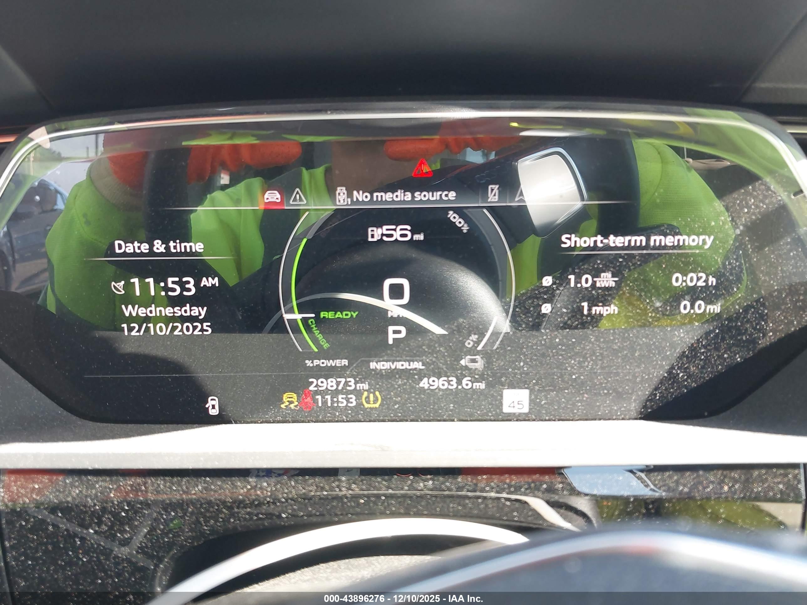 AUDI Q8 image 7