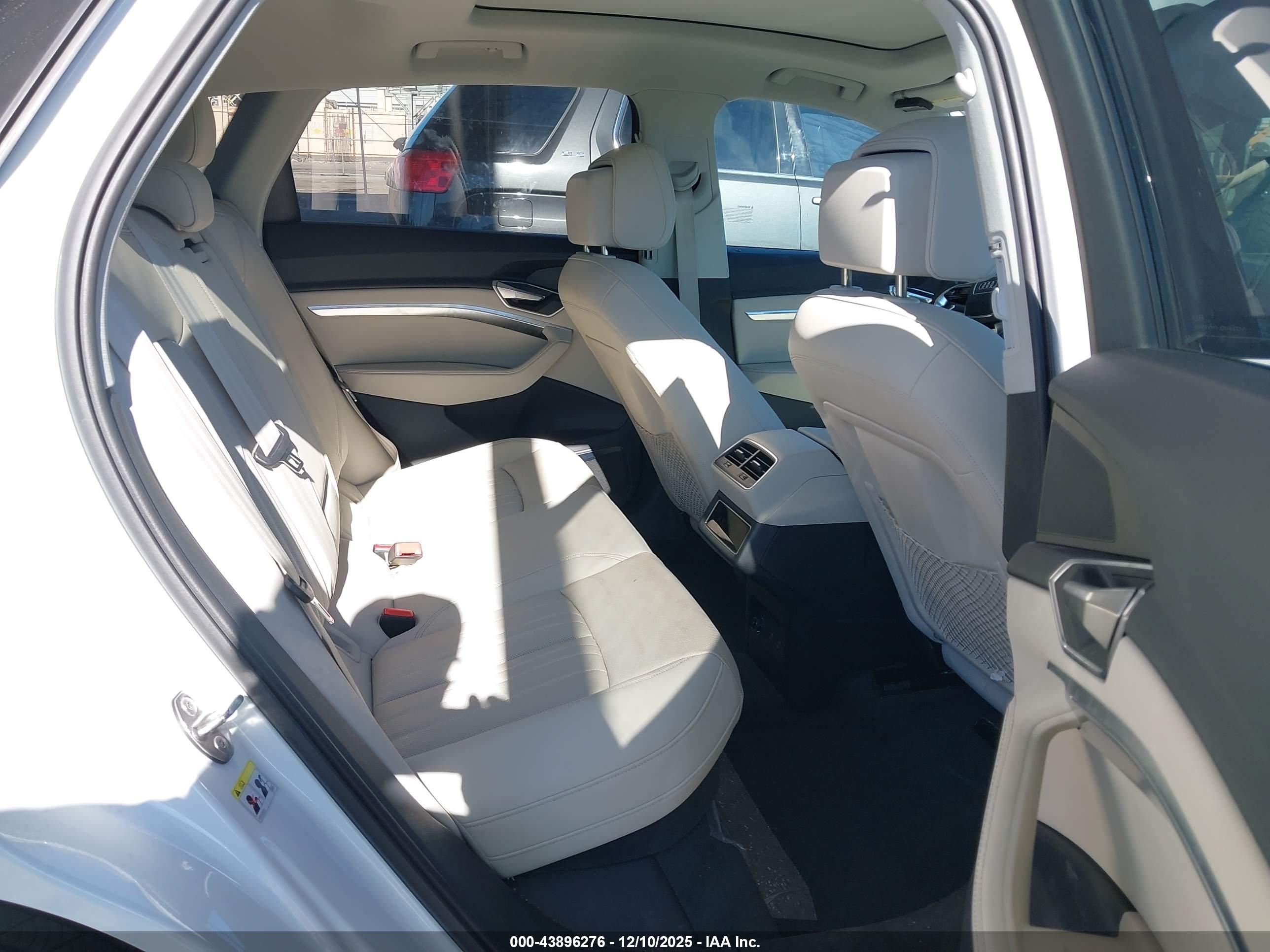 AUDI Q8 image 8