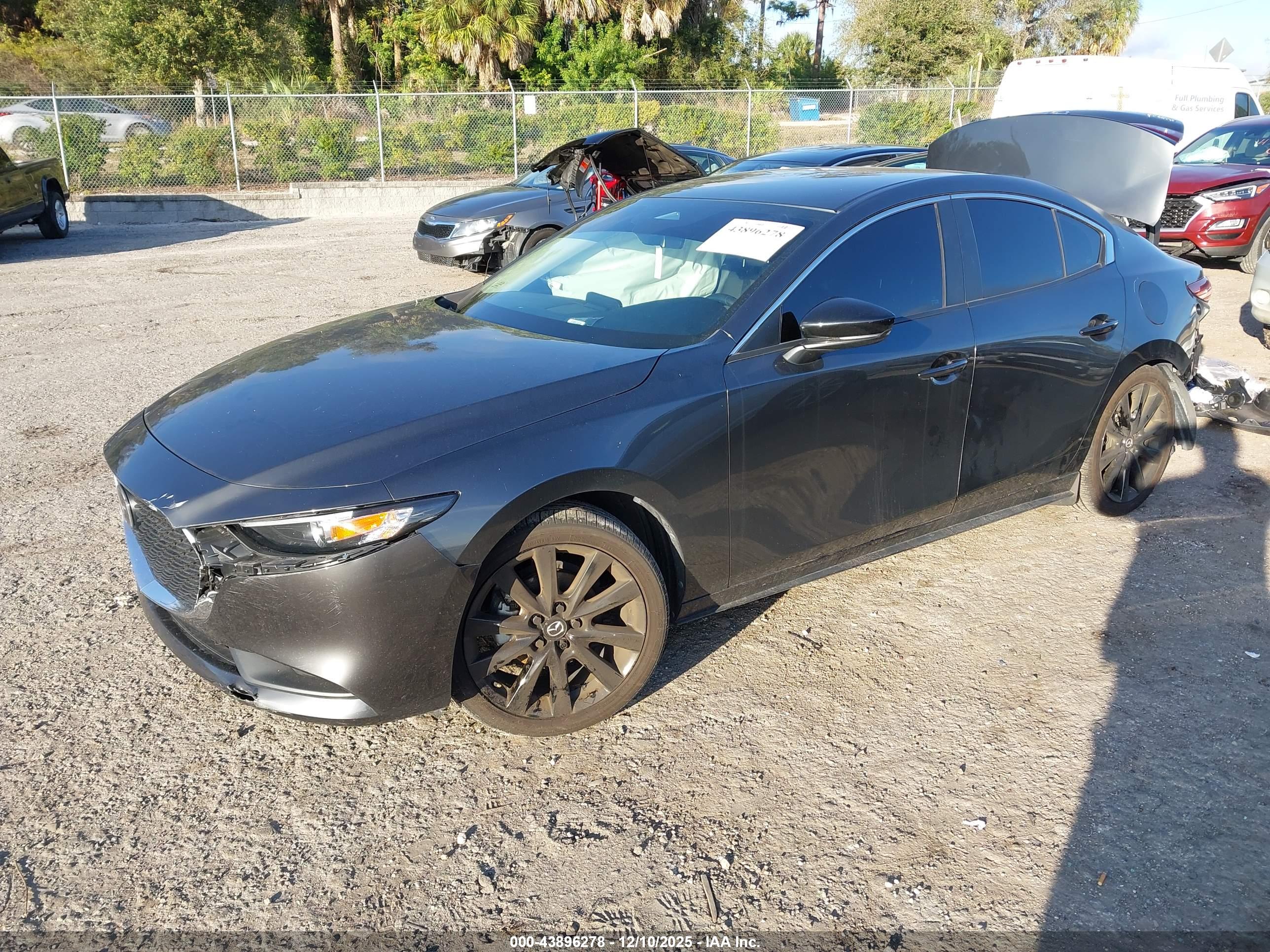 MAZDA MAZDA3 image 2