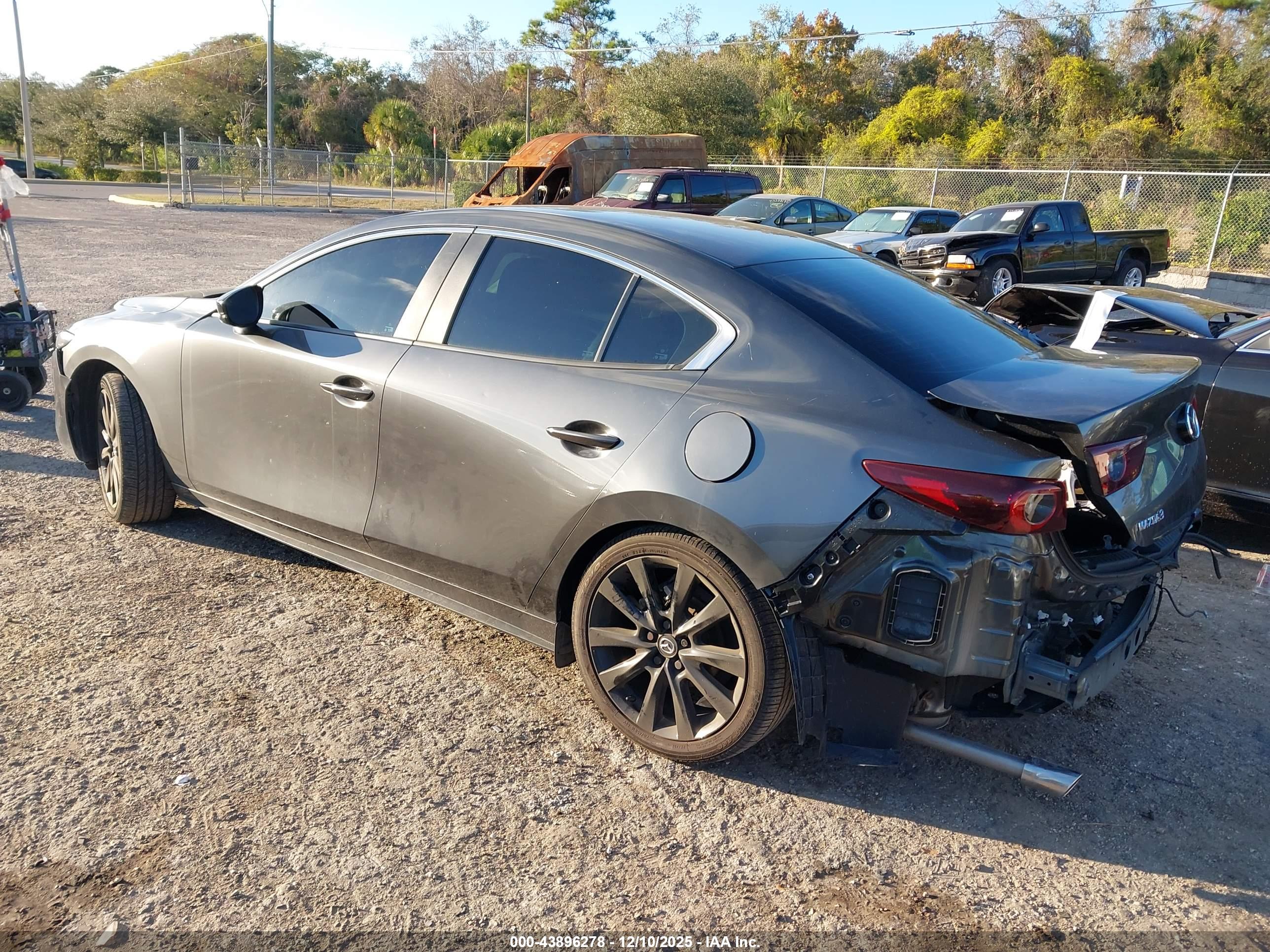 MAZDA MAZDA3 image 3