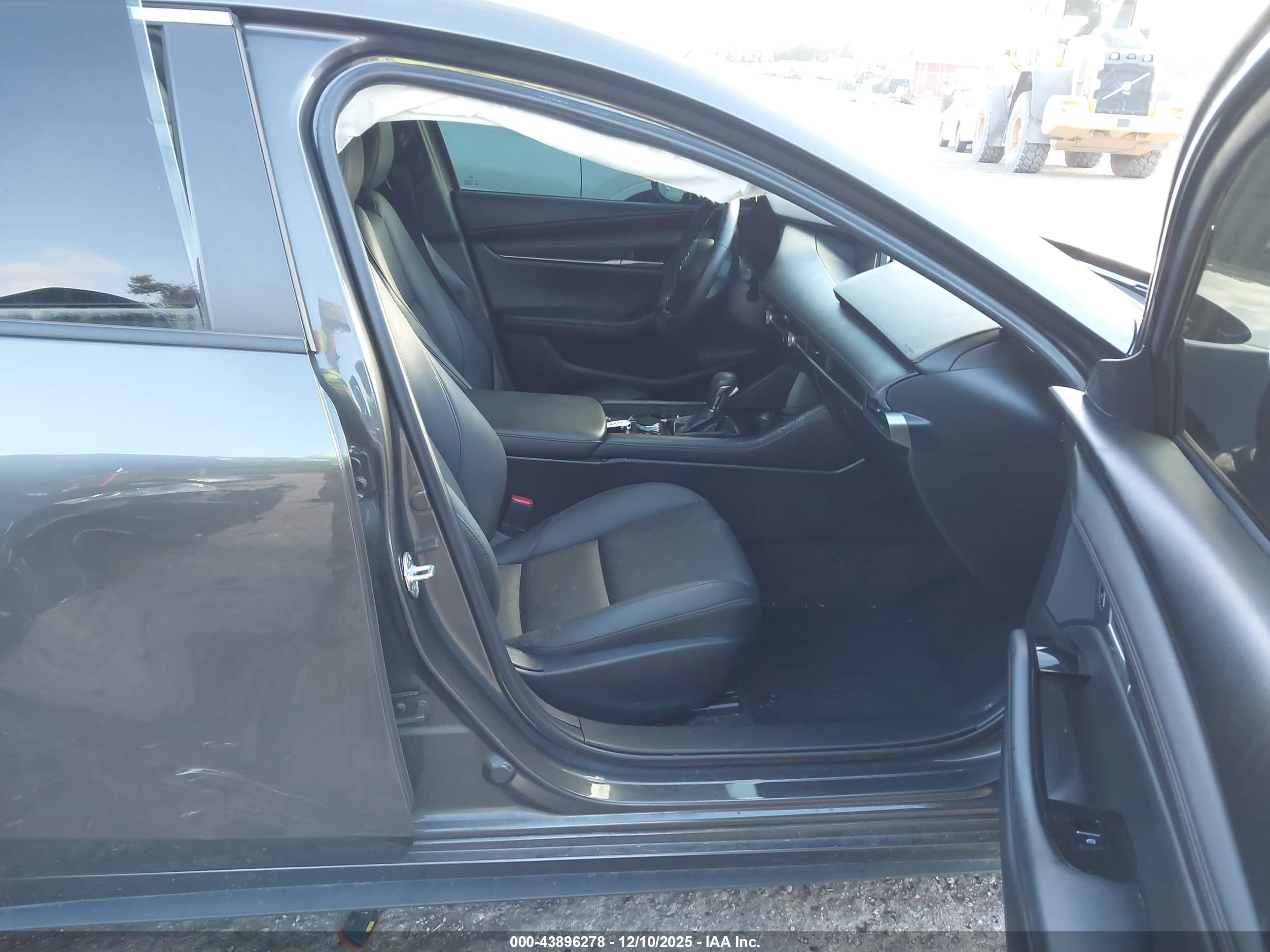 MAZDA MAZDA3 image 5
