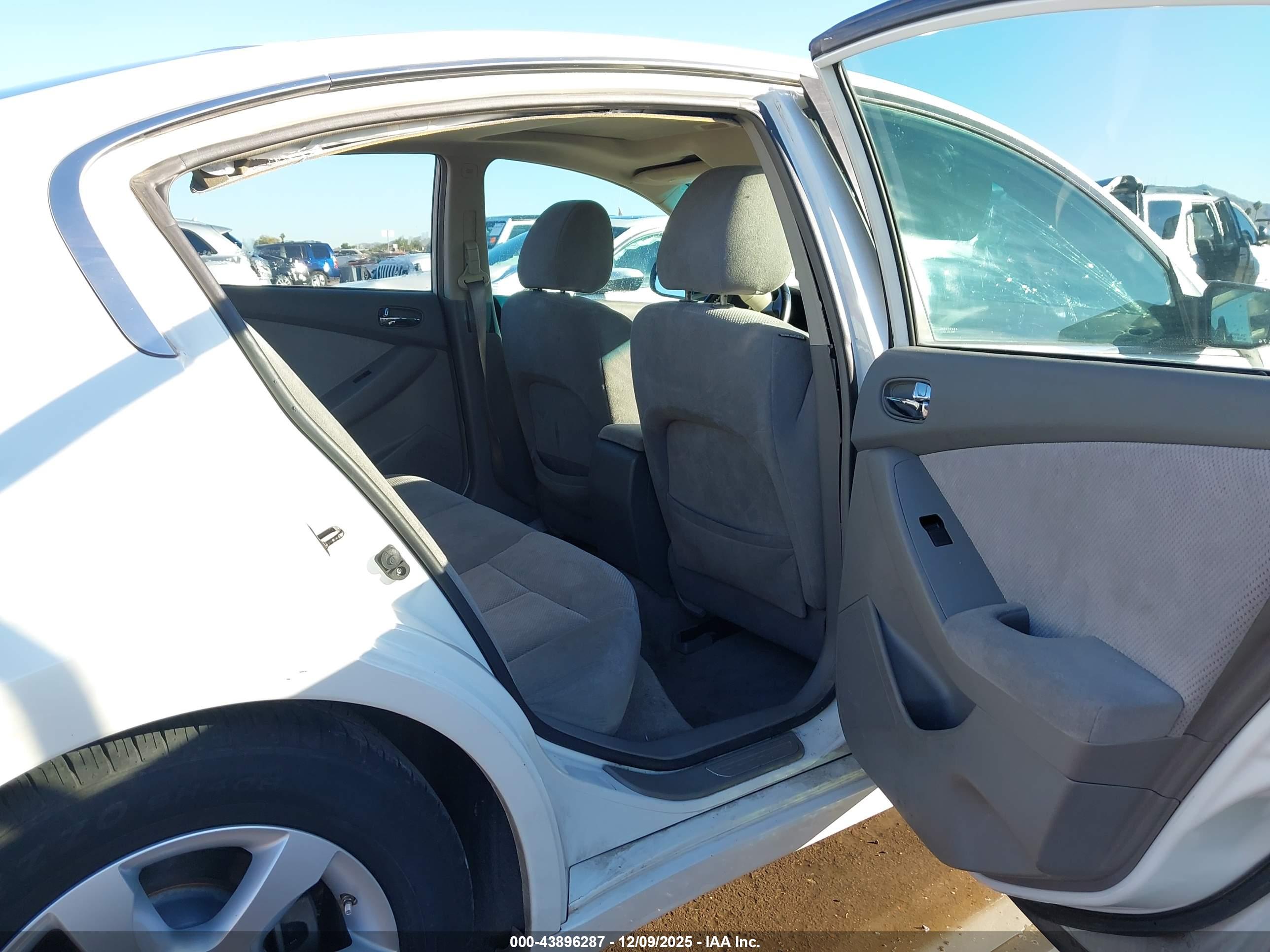 NISSAN ALTIMA image 8
