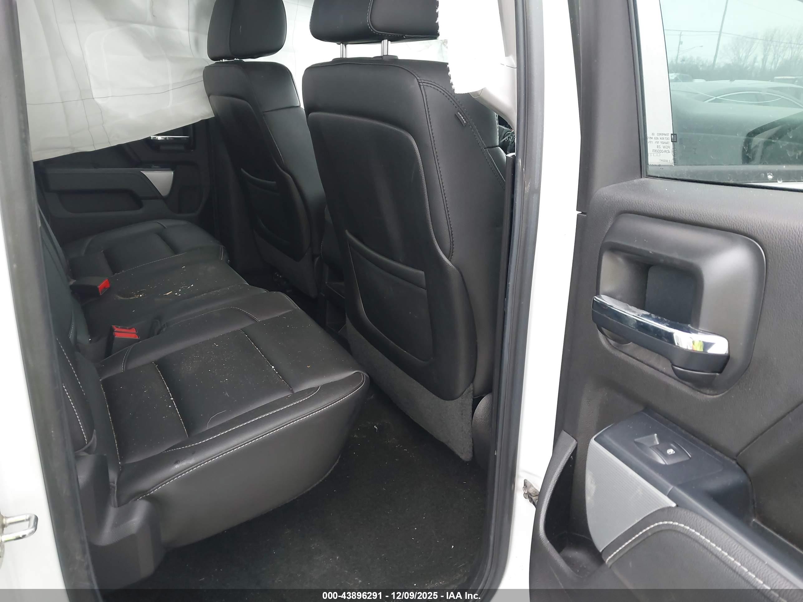 CHEVROLET SILVERADO image 8