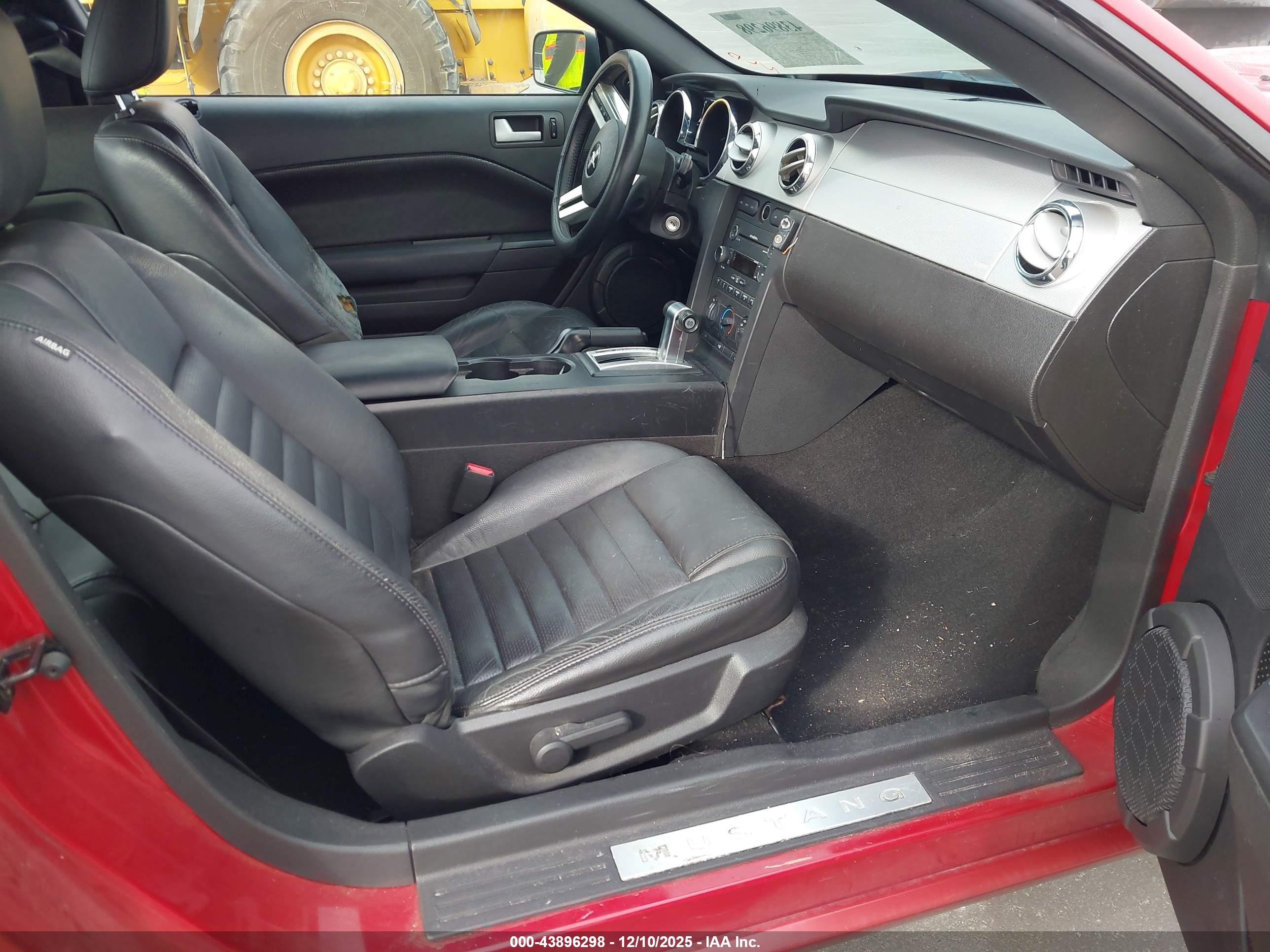 FORD MUSTANG image 5