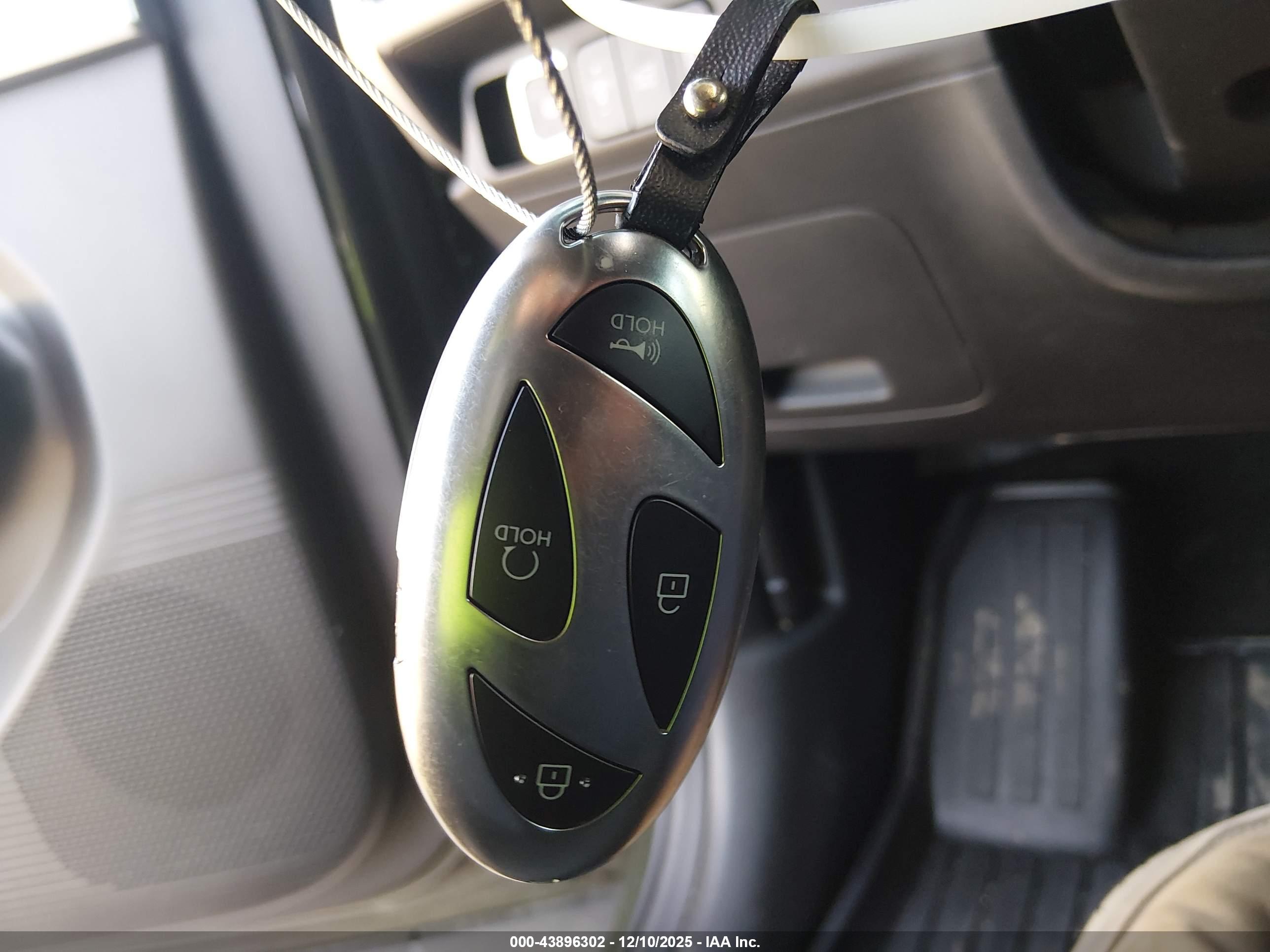 HYUNDAI SANTA image 11