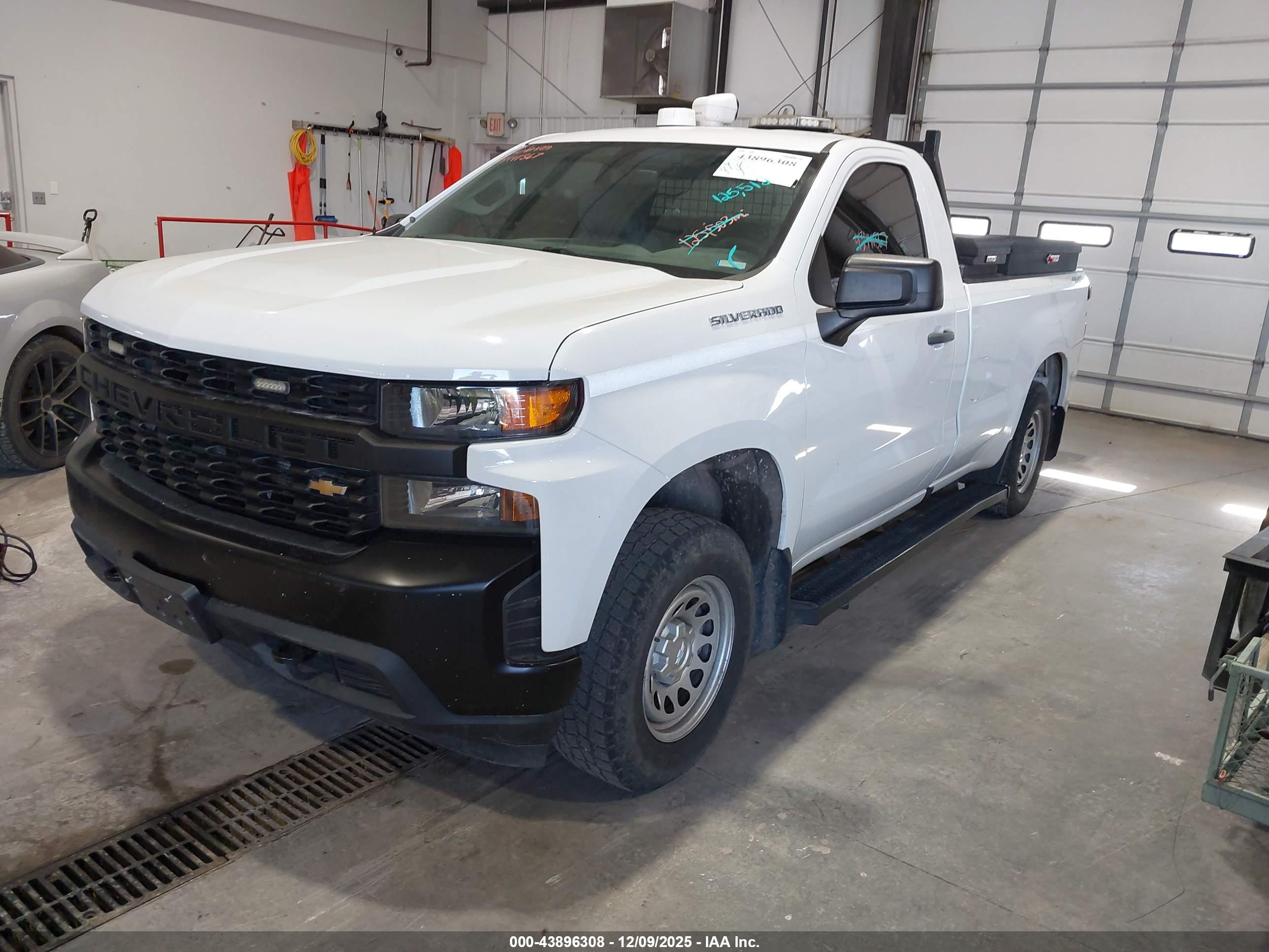 CHEVROLET SILVERADO image 2