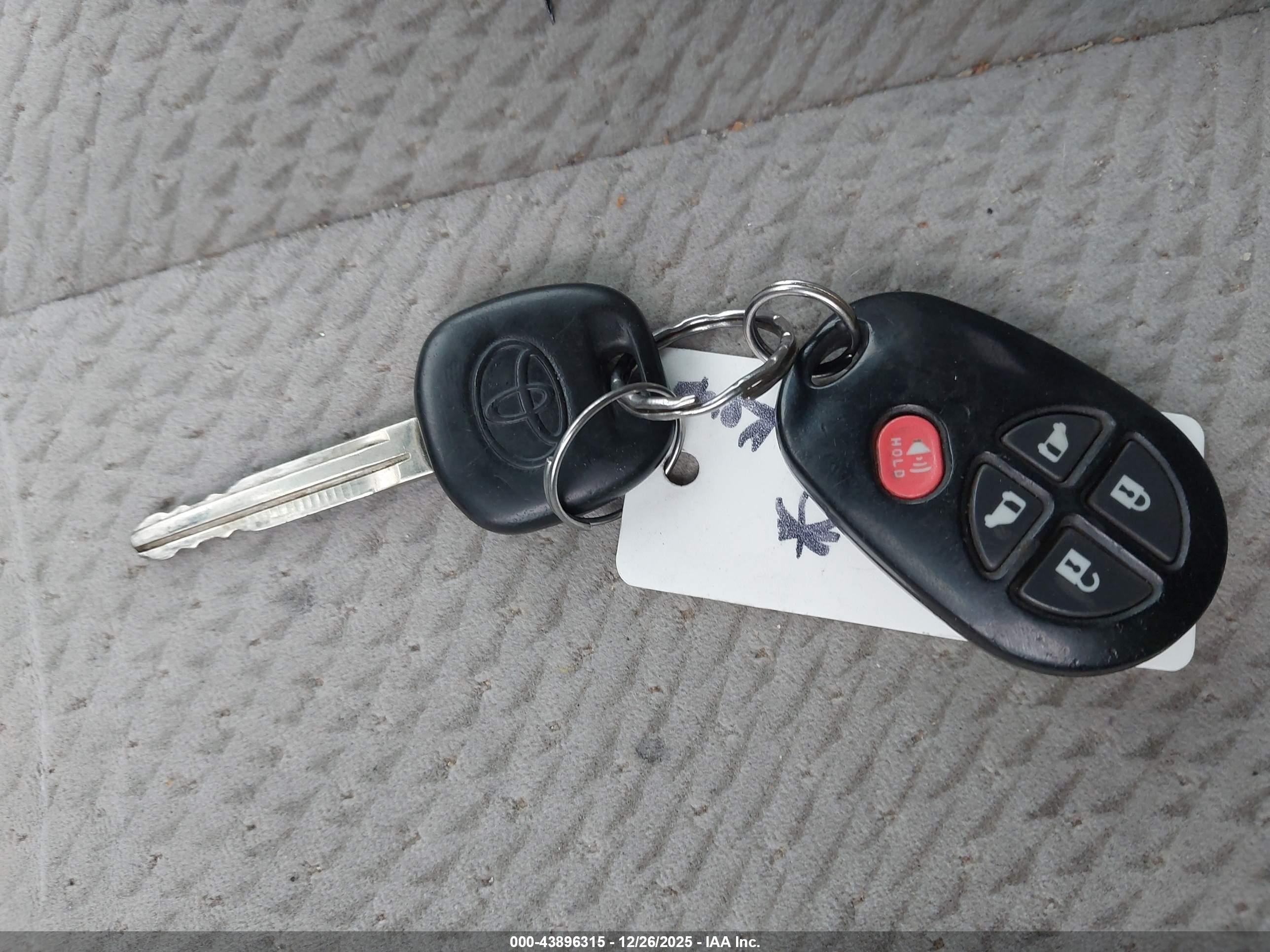 TOYOTA SIENNA image 11