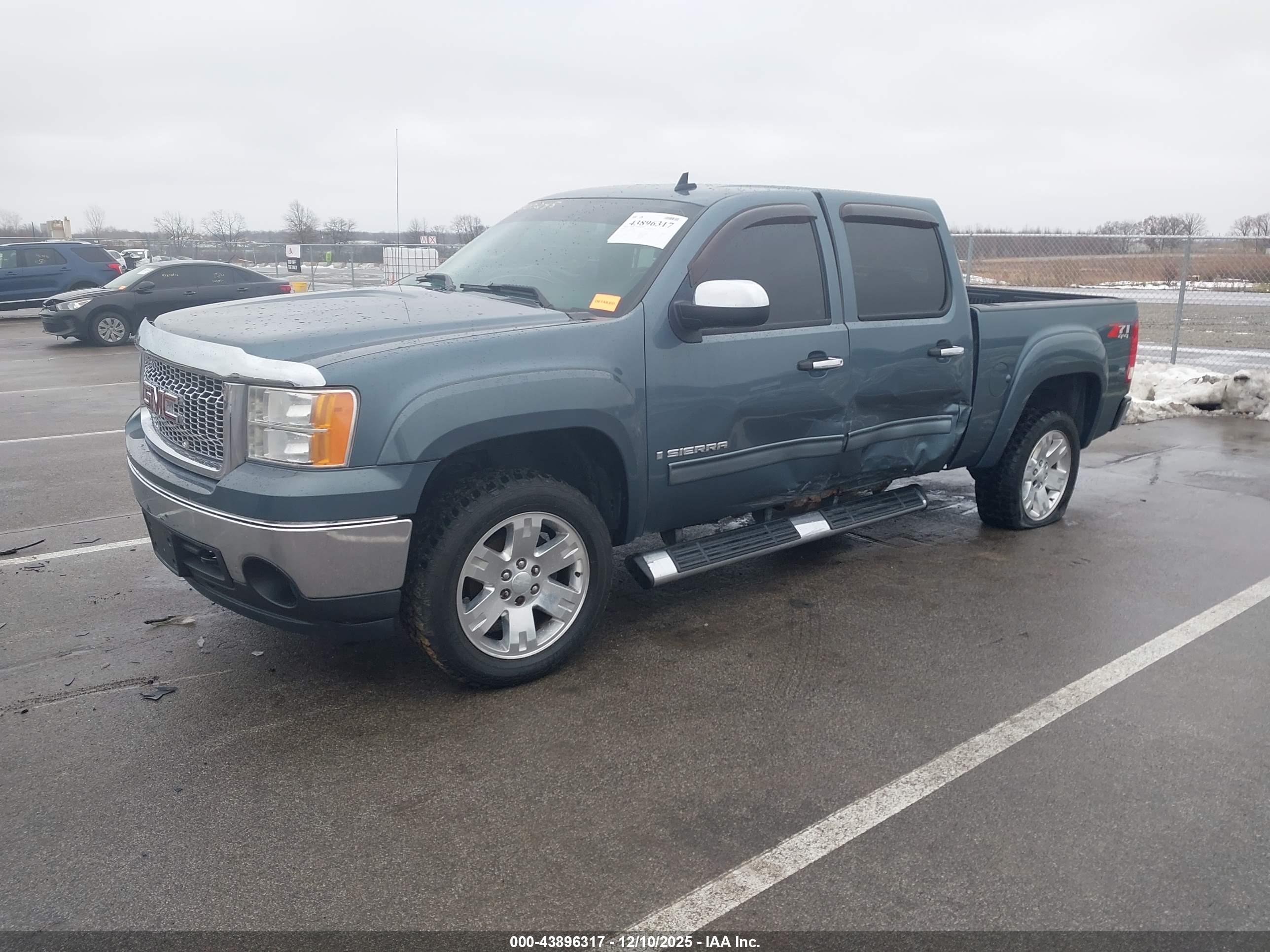 GMC SIERRA image 2