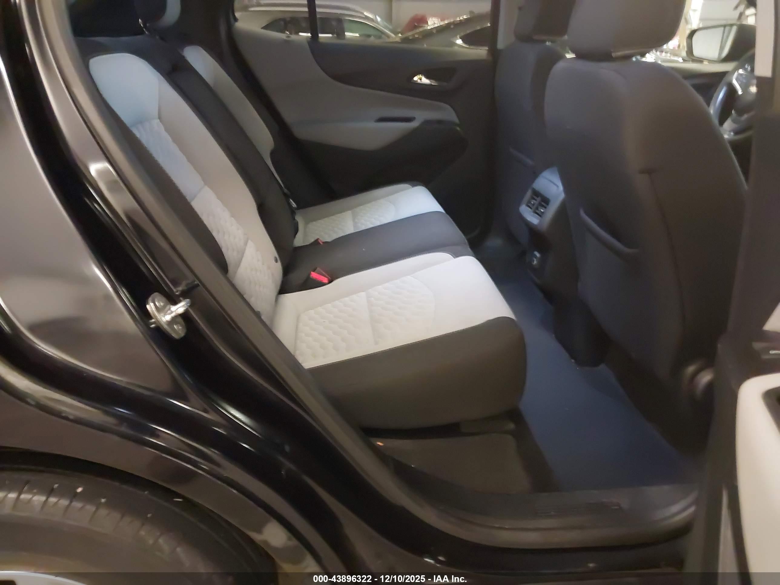 CHEVROLET EQUINOX image 8