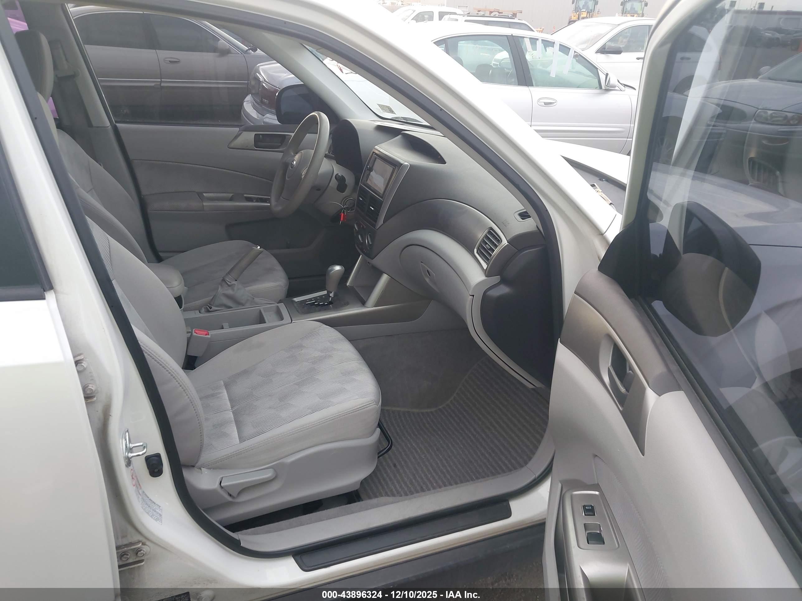 SUBARU FORESTER image 5