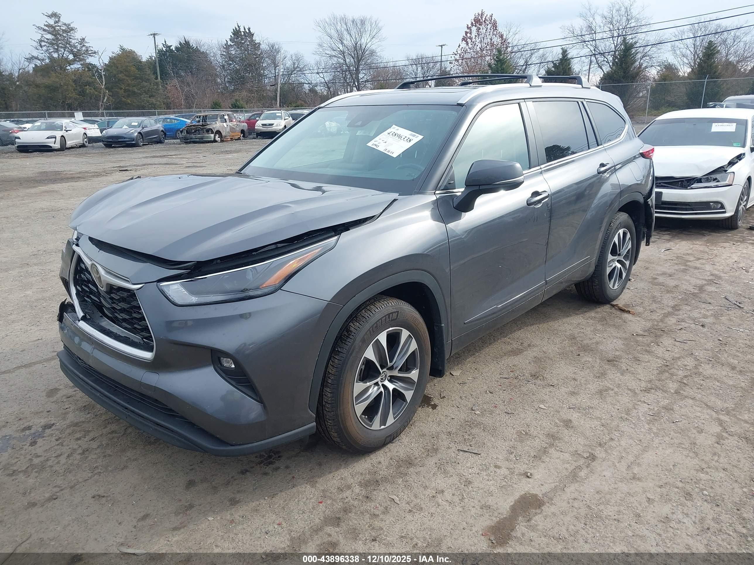 TOYOTA HIGHLANDER image 2