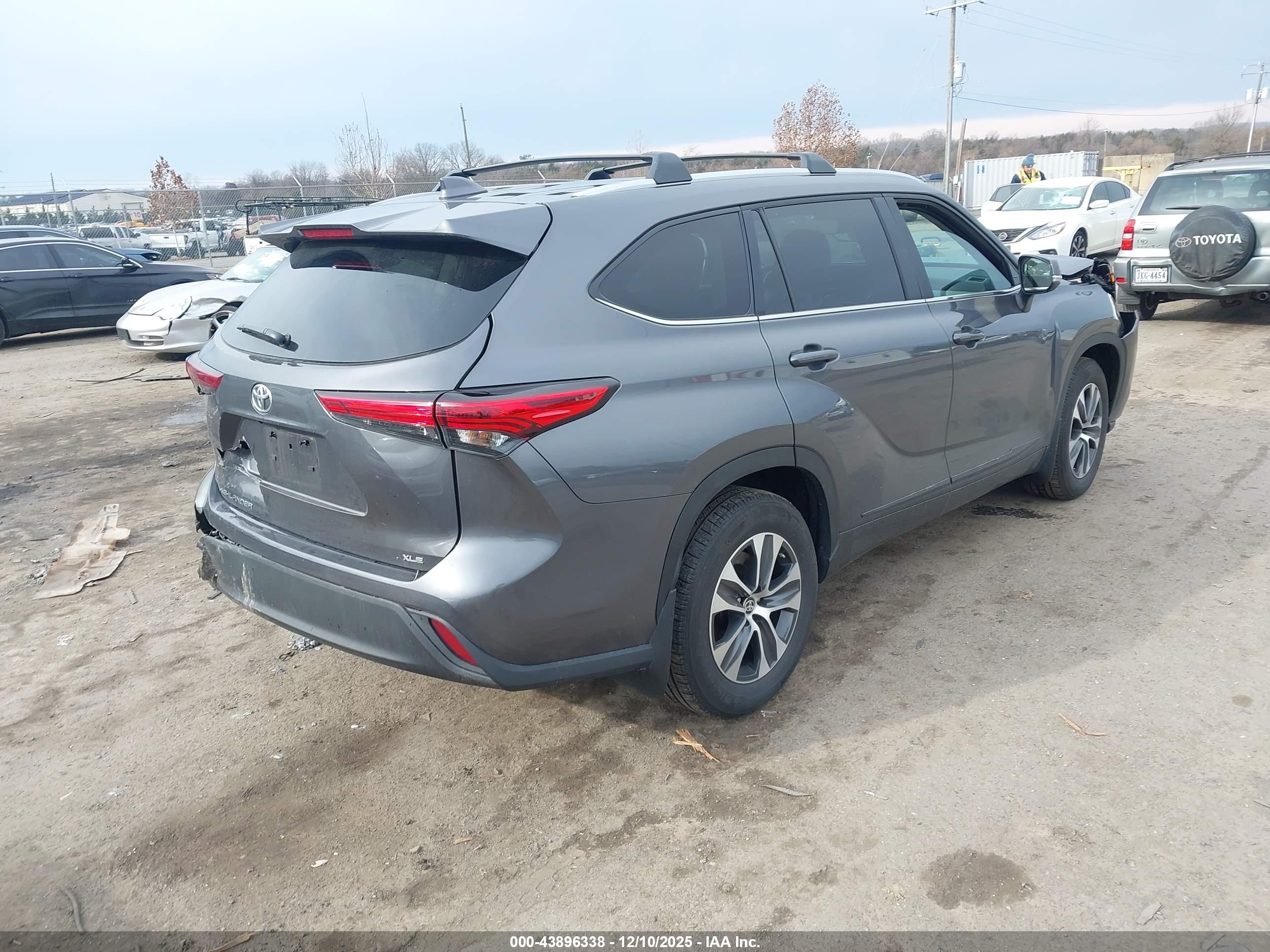 TOYOTA HIGHLANDER image 4